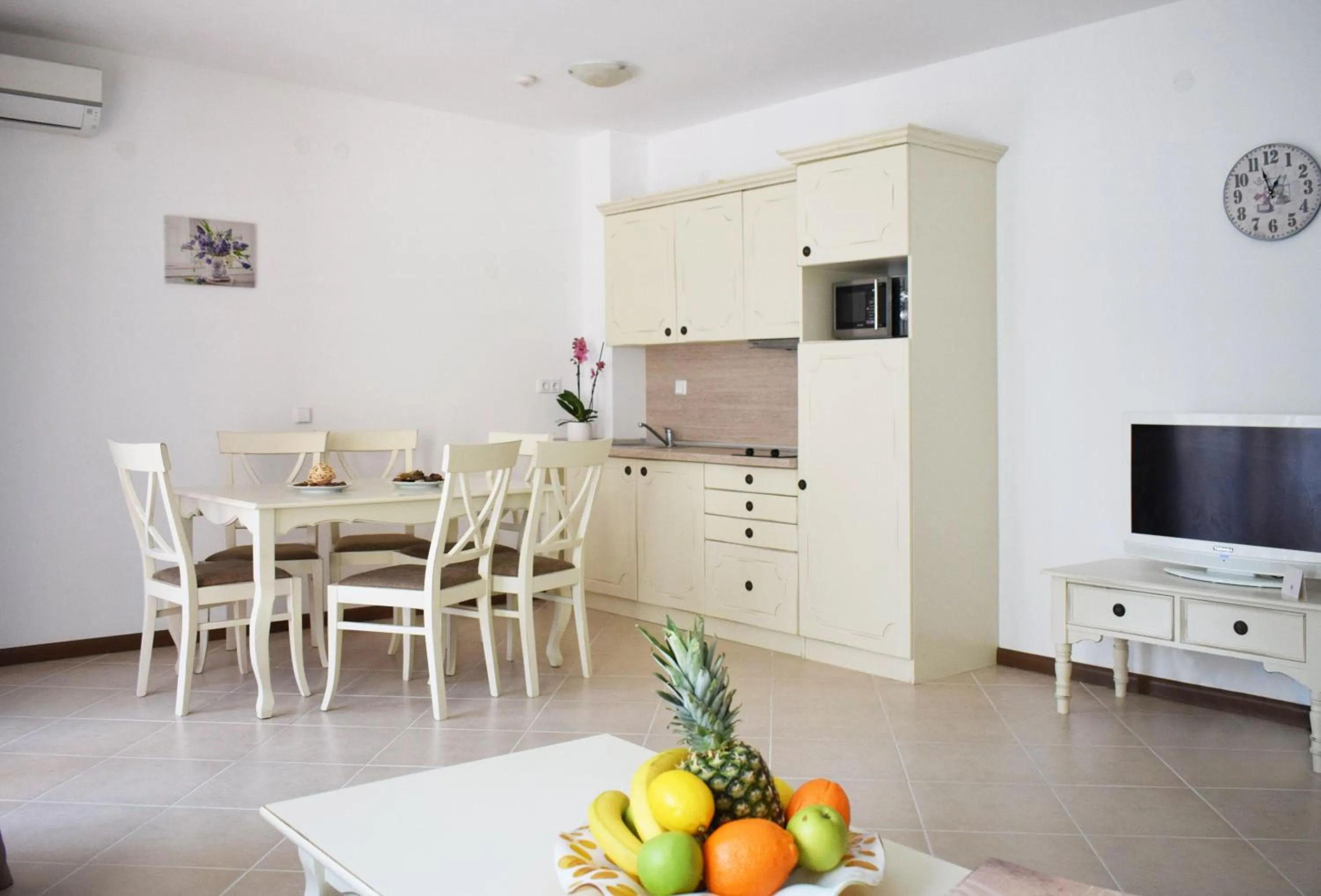 Kitchen or kitchenette in Oasis Resort Lozenets