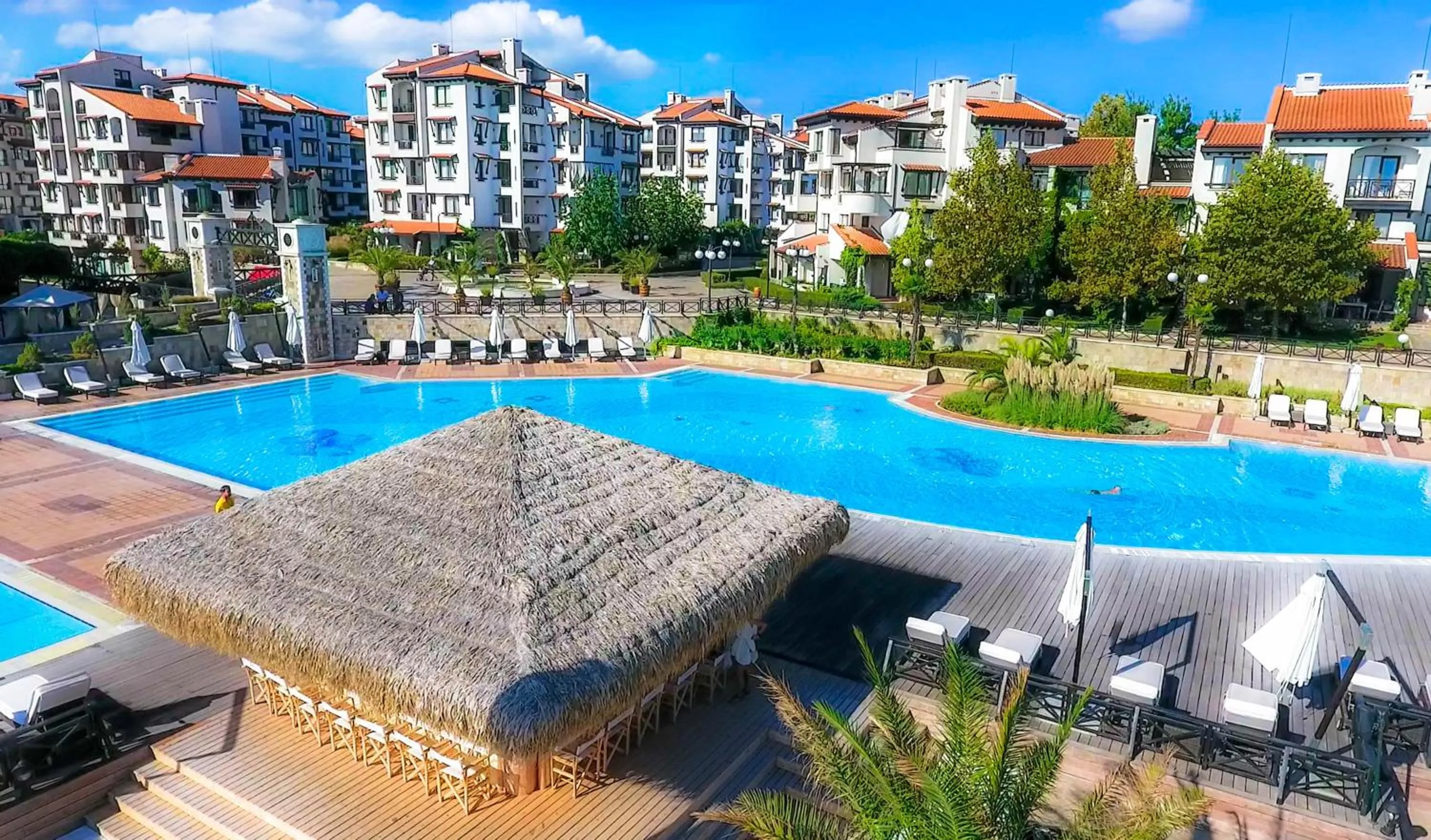 Swimming pool in Oasis Resort Lozenets