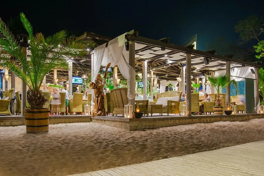 Restaurant/places to eat in Oasis Resort Lozenets