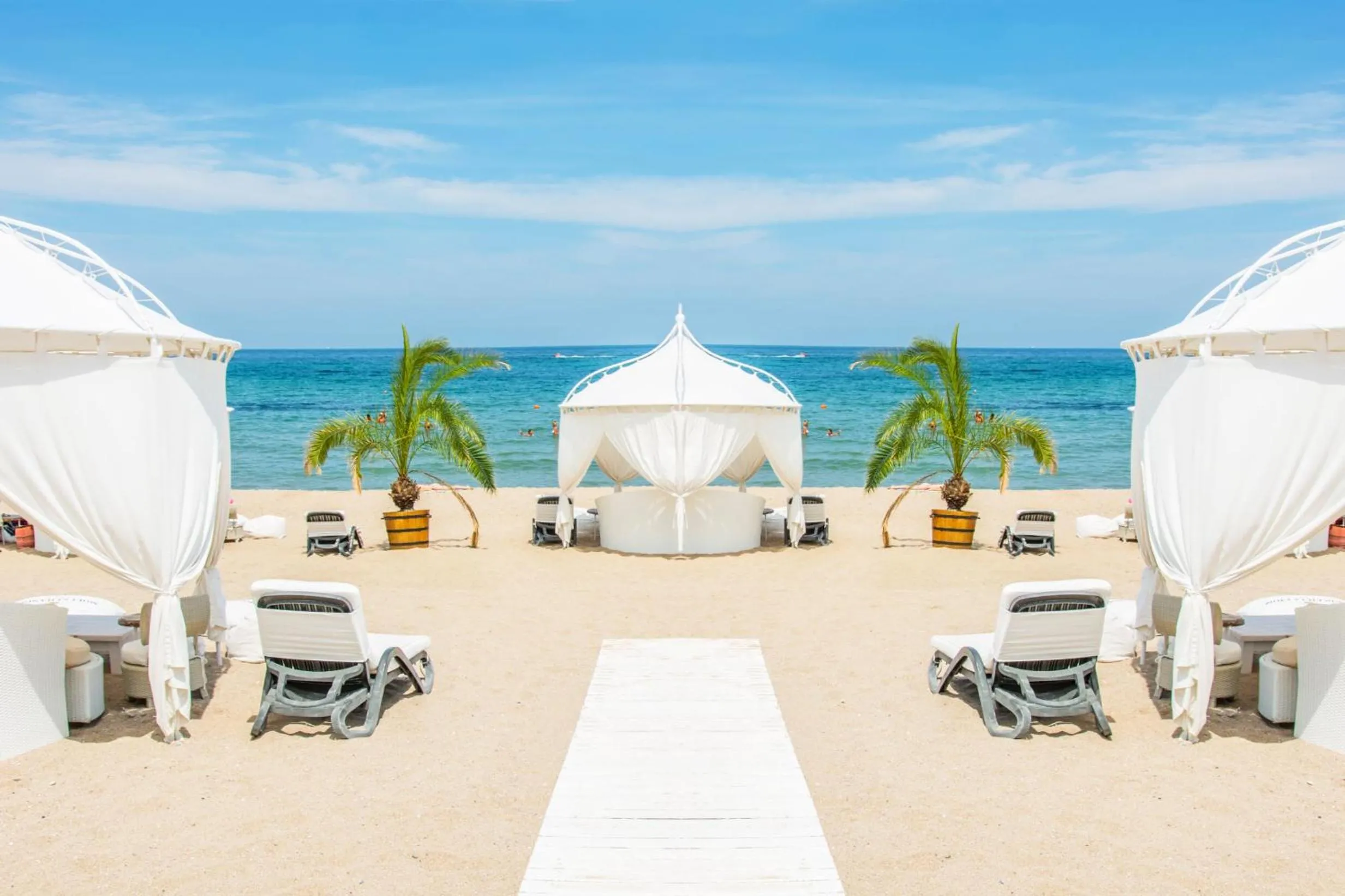 Beach in Oasis Resort Lozenets