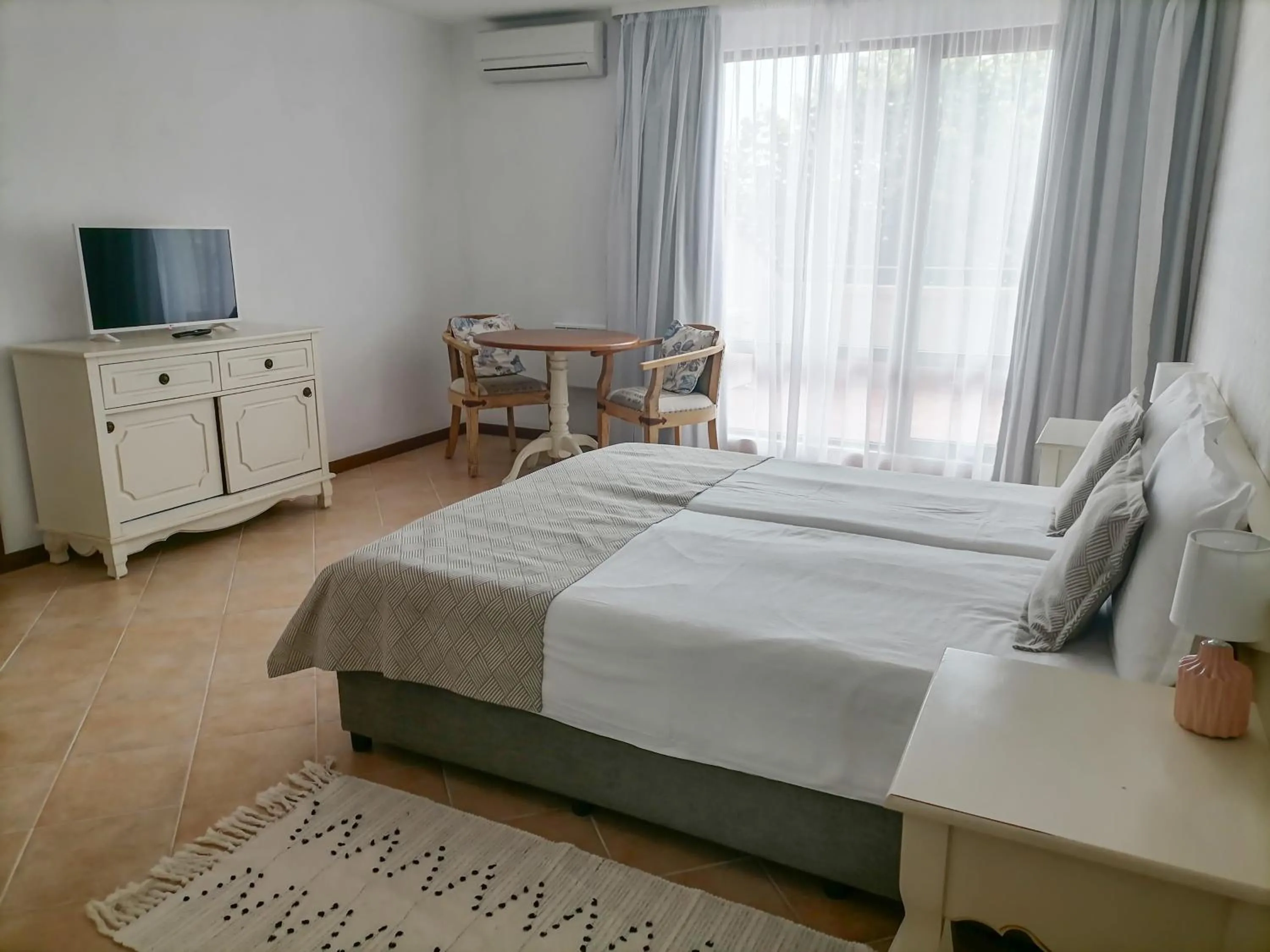 Bedroom, Bed in Oasis Resort Lozenets