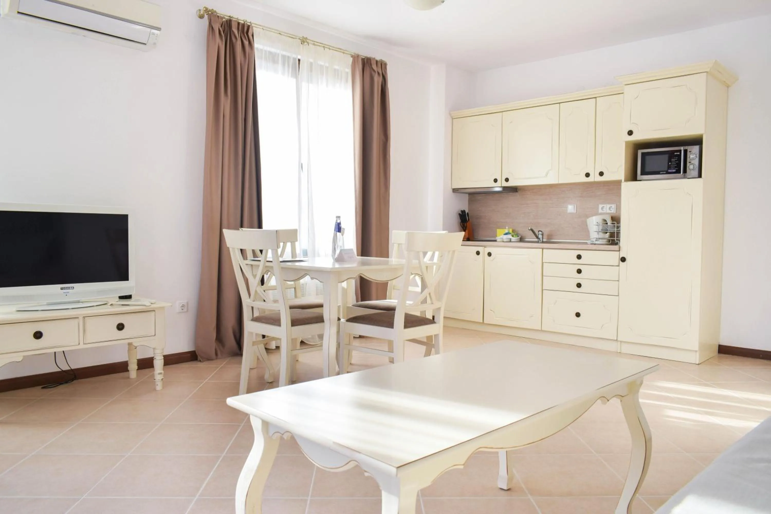 Kitchen or kitchenette in Oasis Resort Lozenets