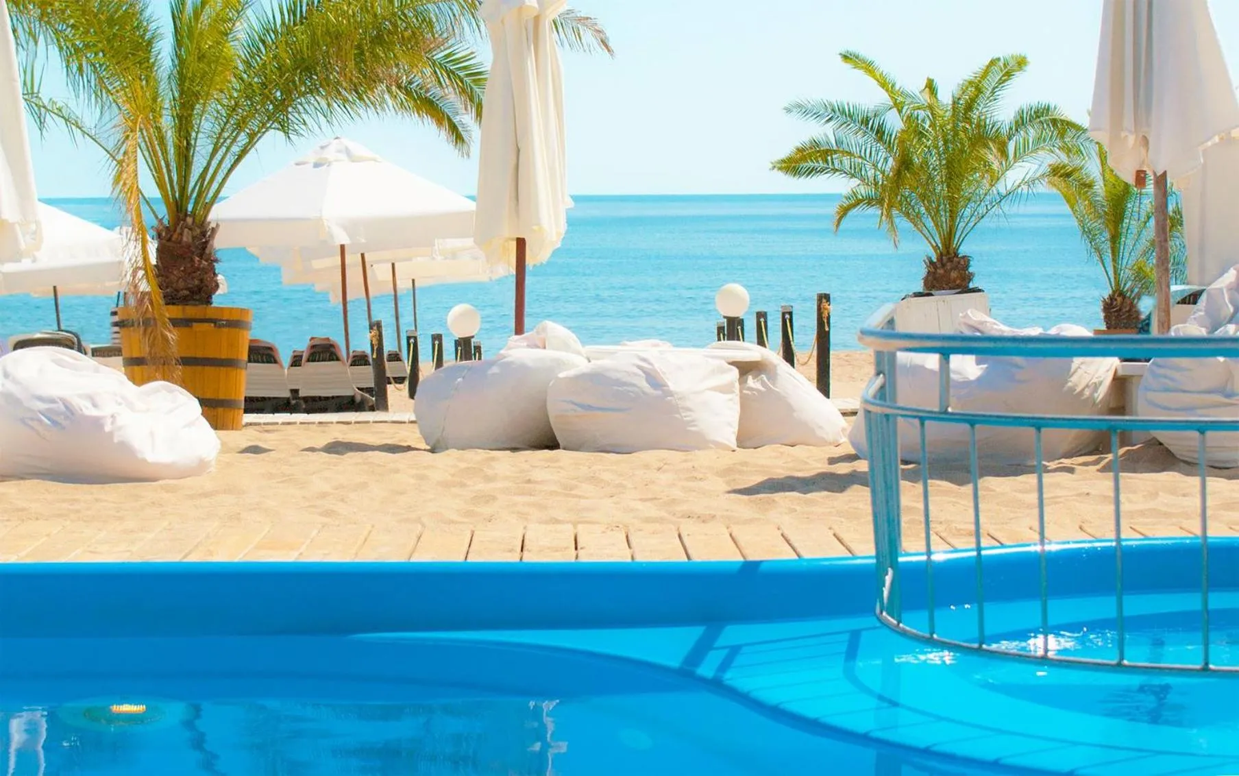 Beach in Oasis Resort Lozenets