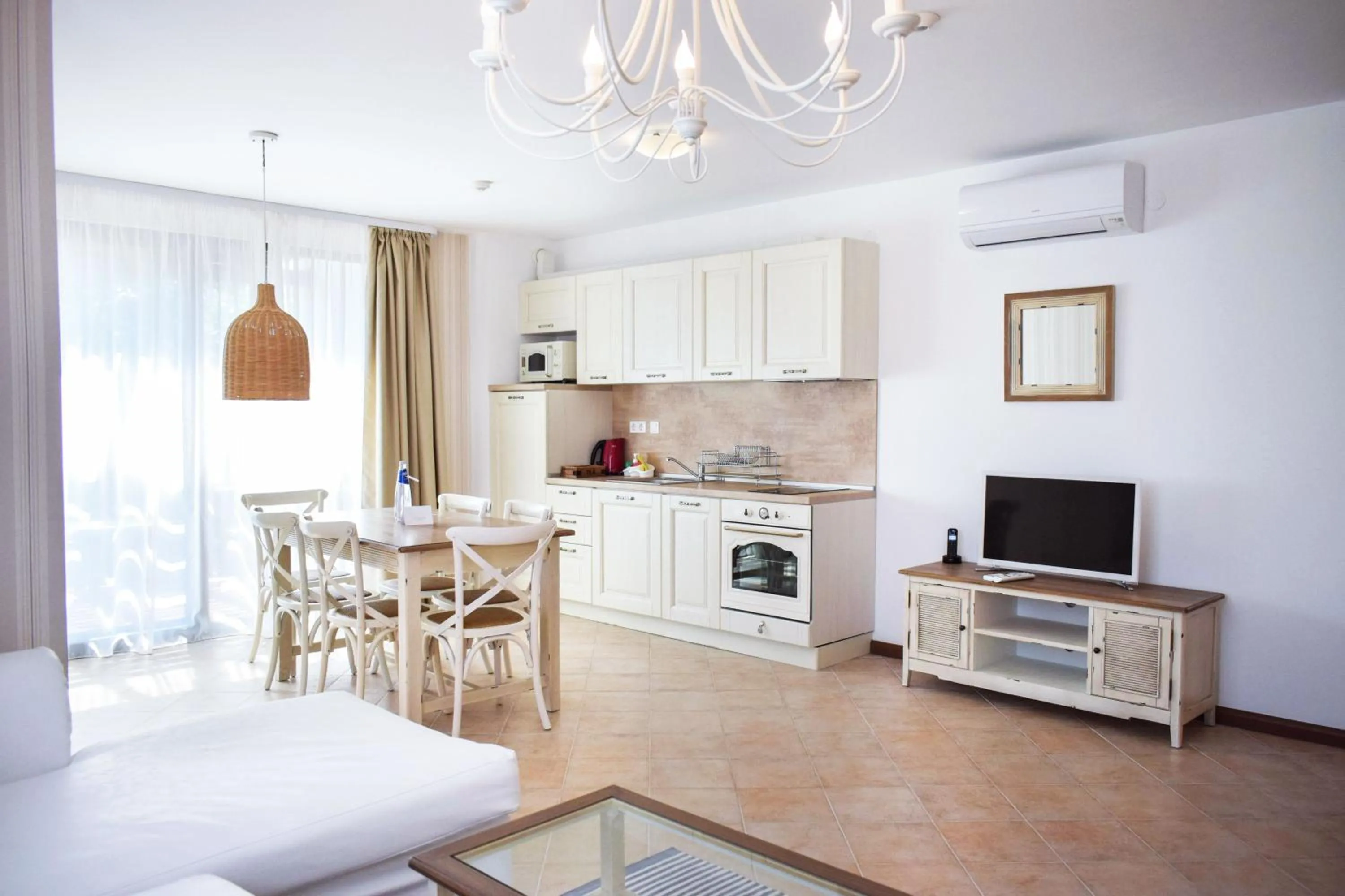 TV and multimedia in Oasis Resort Lozenets