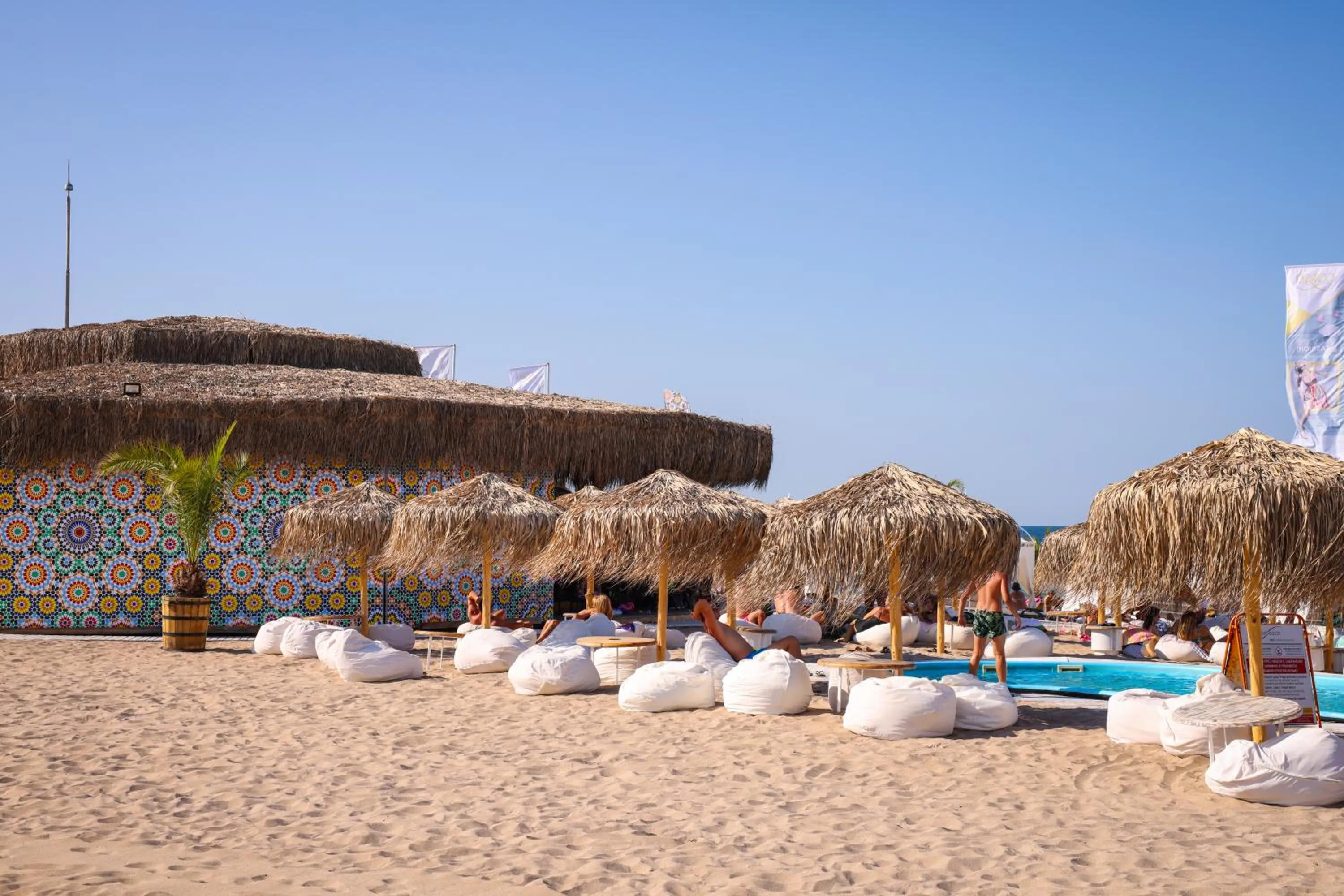 Beach in Oasis Resort Lozenets