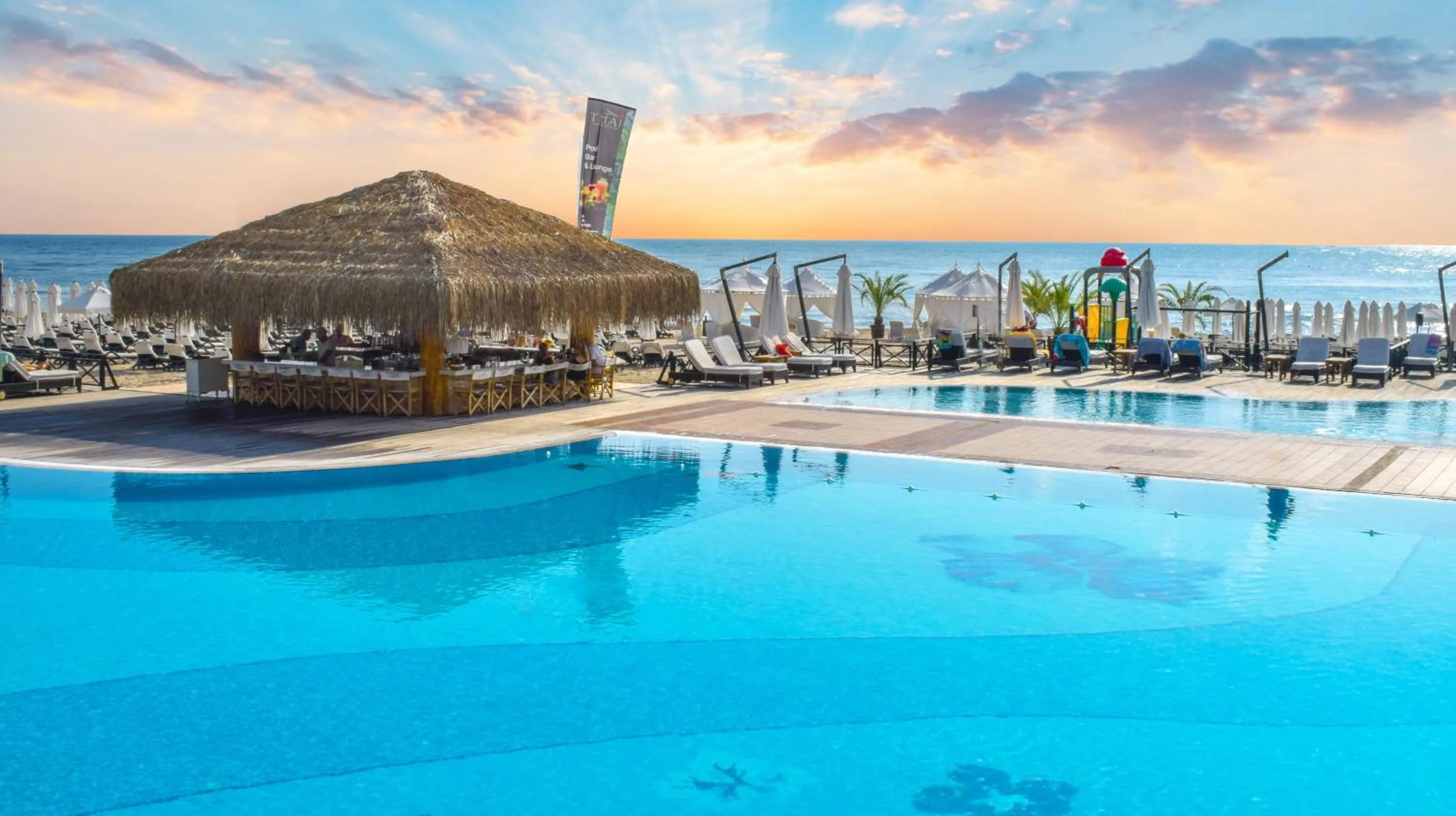 Lounge or bar in Oasis Resort Lozenets