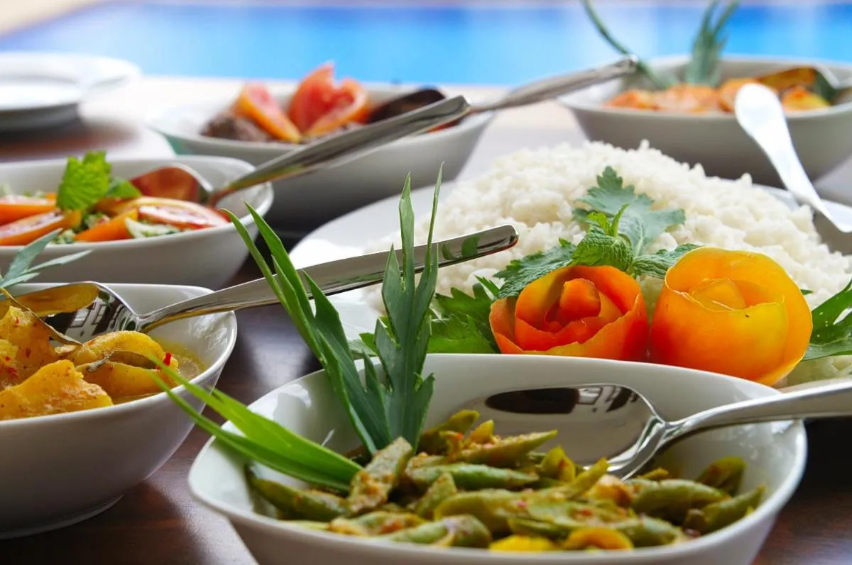 Lunch in Niyagama House