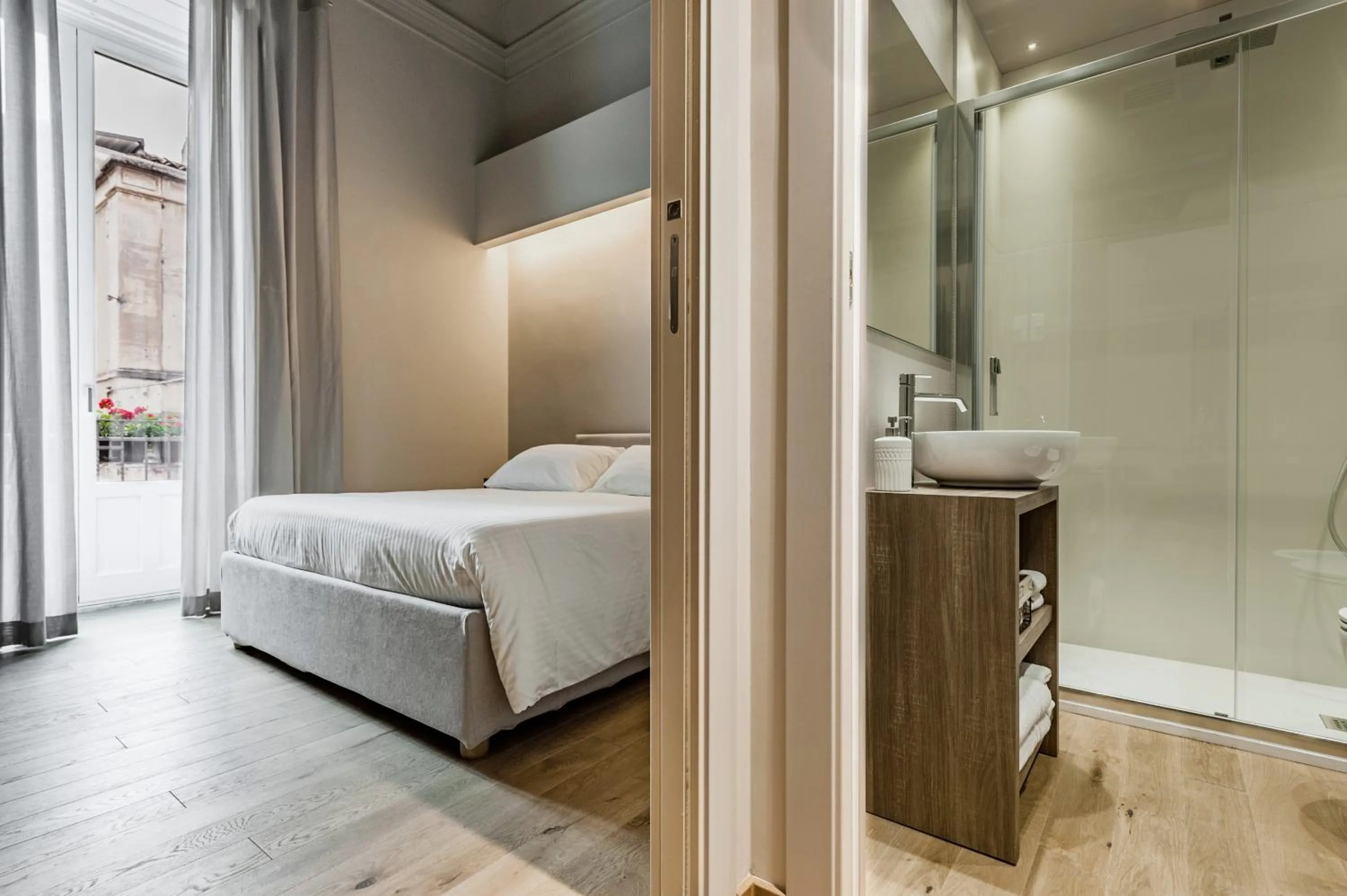Bathroom, Bed in Ferrini Home - Rindone 6