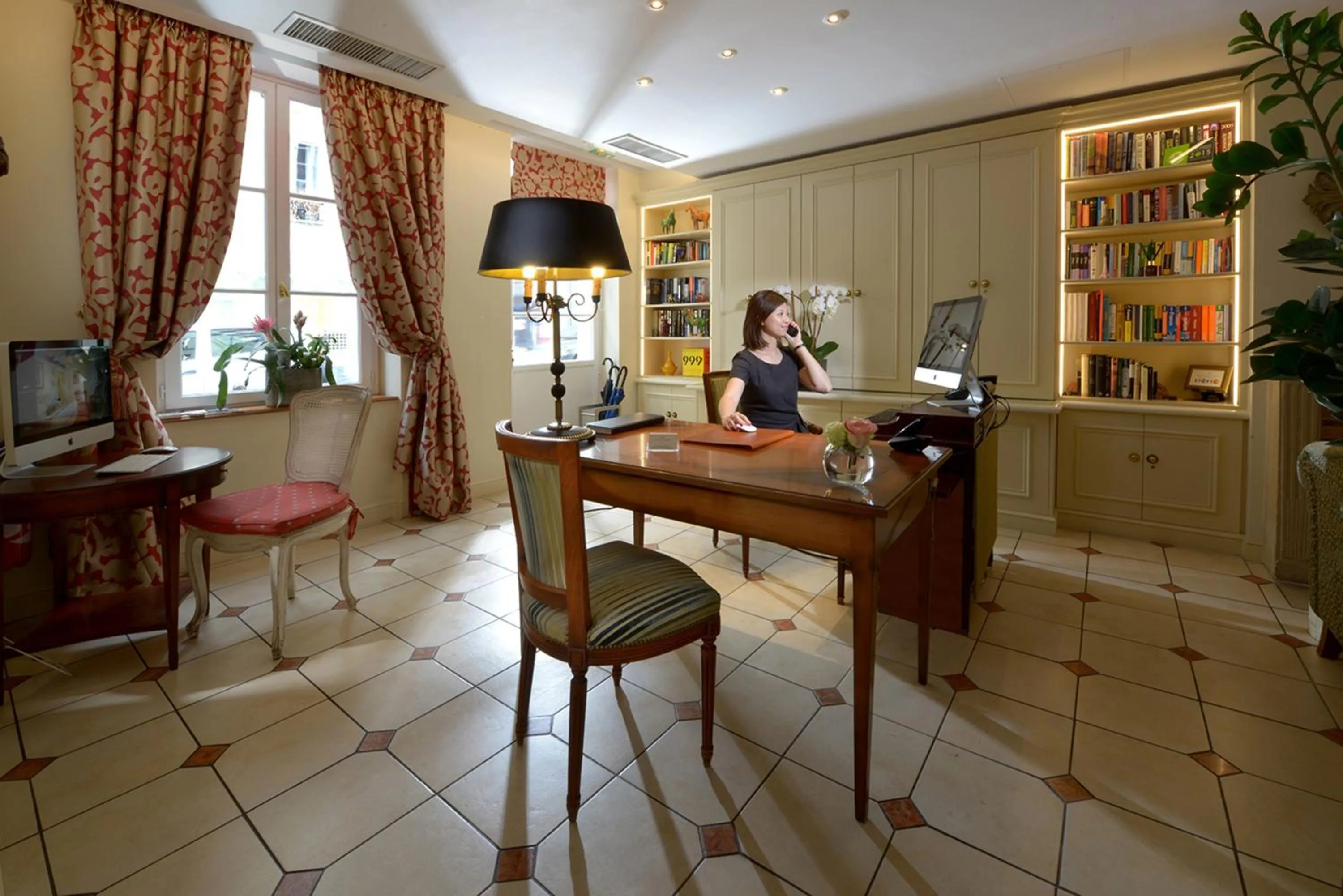 Staff in Le Relais Montmartre