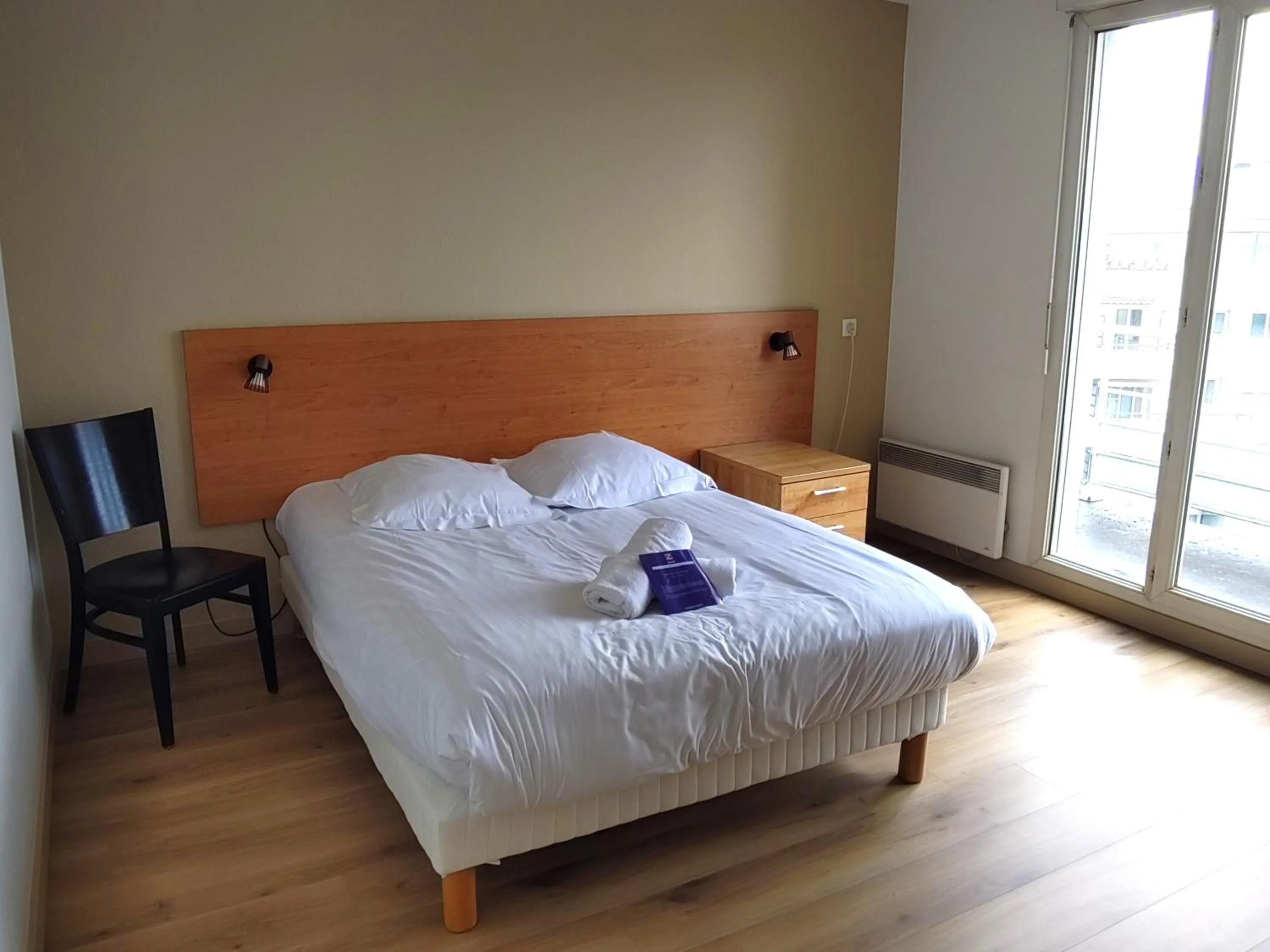 Bedroom, Bed in Séjours & Affaires Grenoble Marie Curie