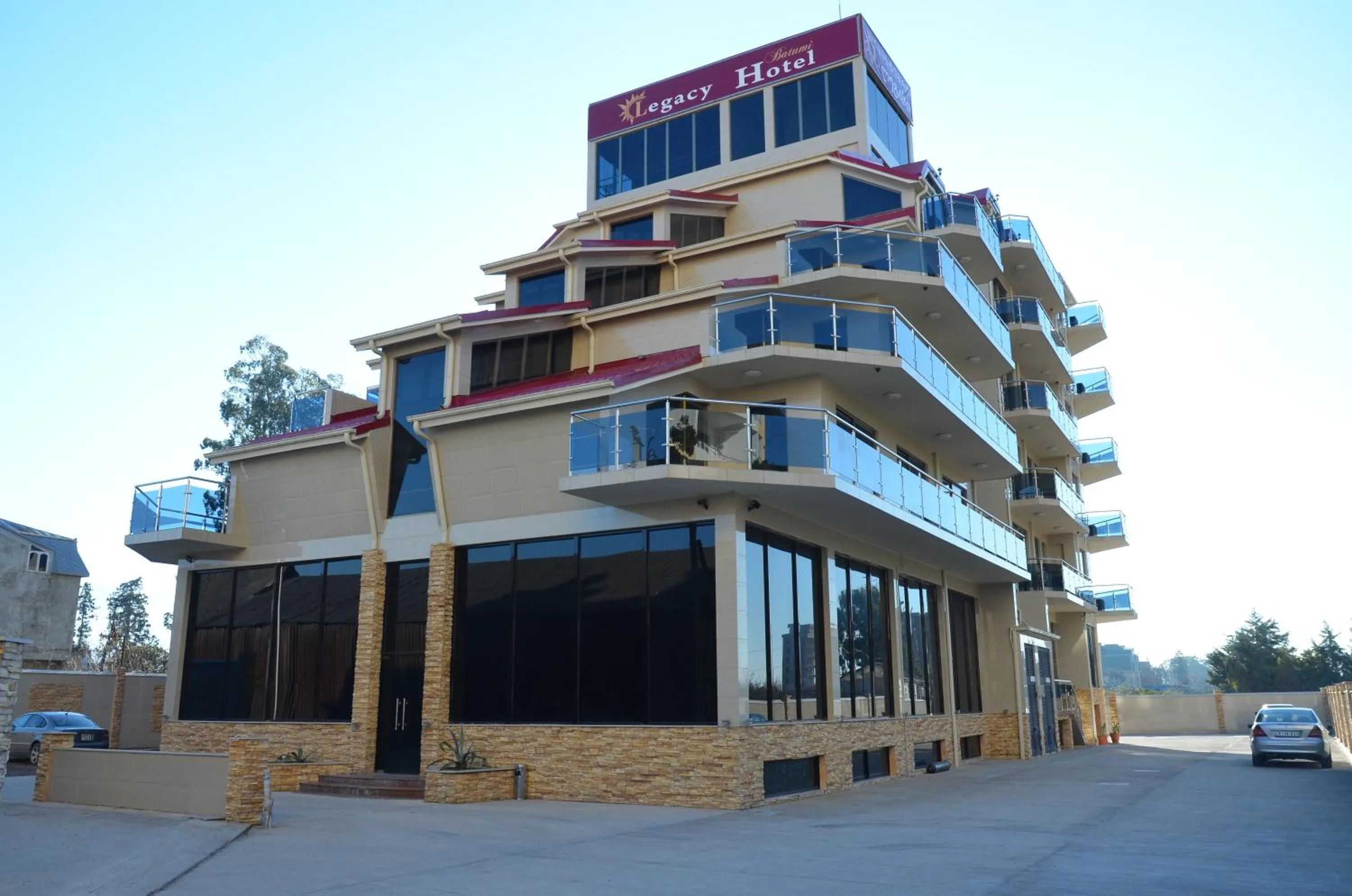 Facade/entrance in Legacy Hotel