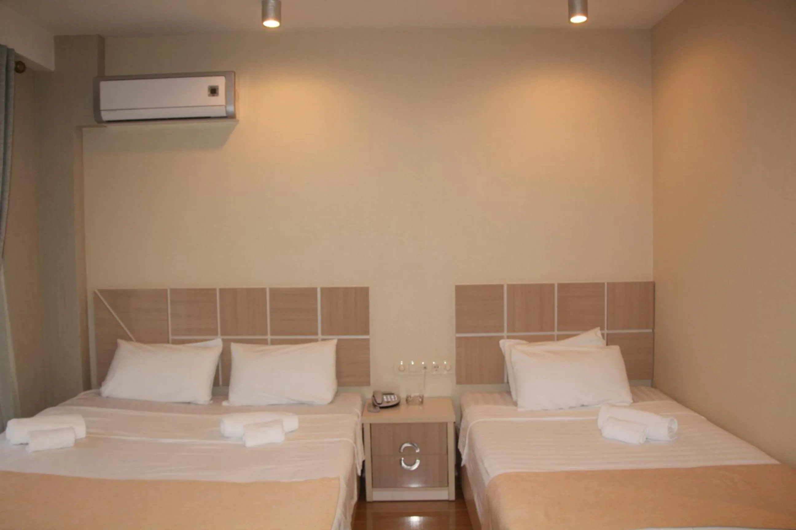 Bedroom, Bed in Legacy Hotel