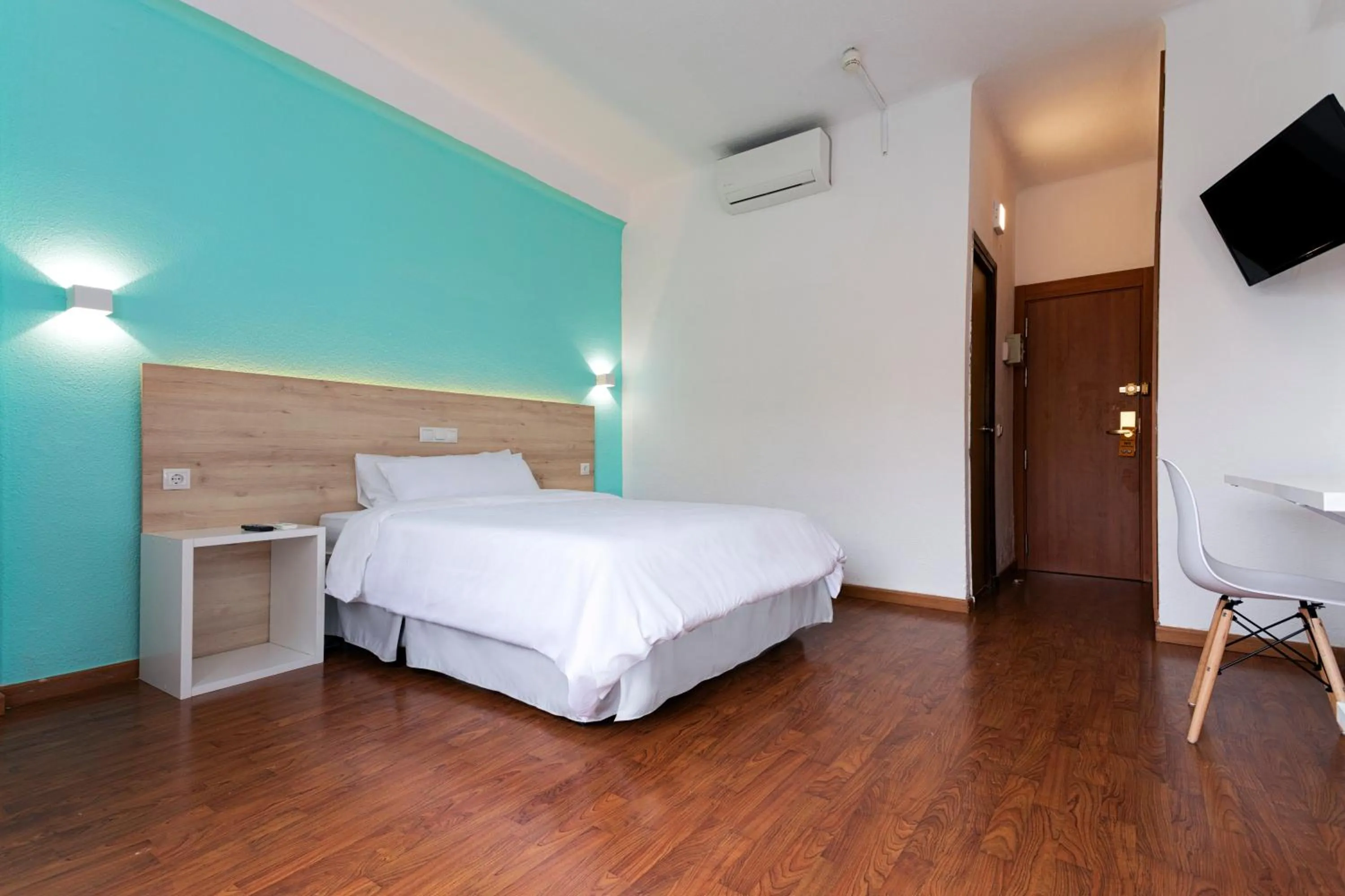 Bed in Hotel Torremolinos Centro by Croma