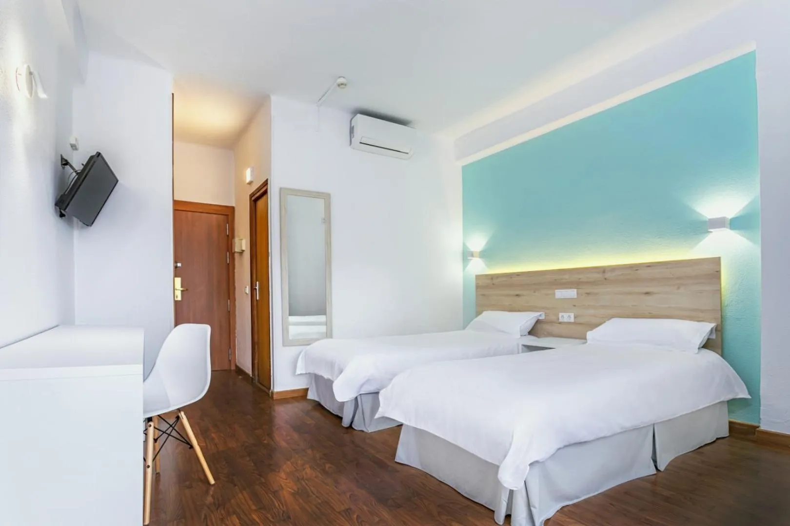 Bed in Hotel Torremolinos Centro by Croma