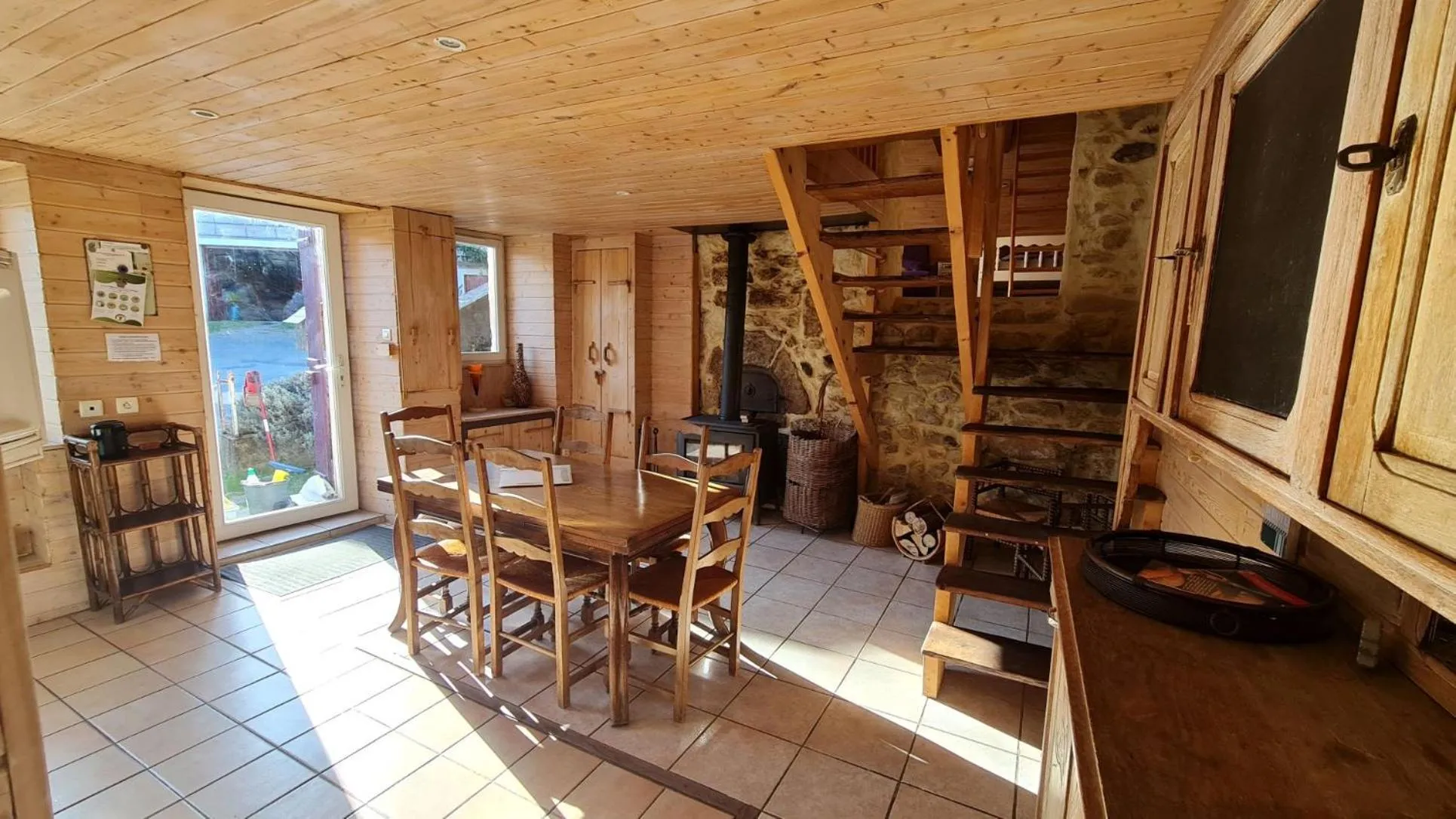 Kitchen or kitchenette in Chambres d'Hôtes Le Plessis à Broye