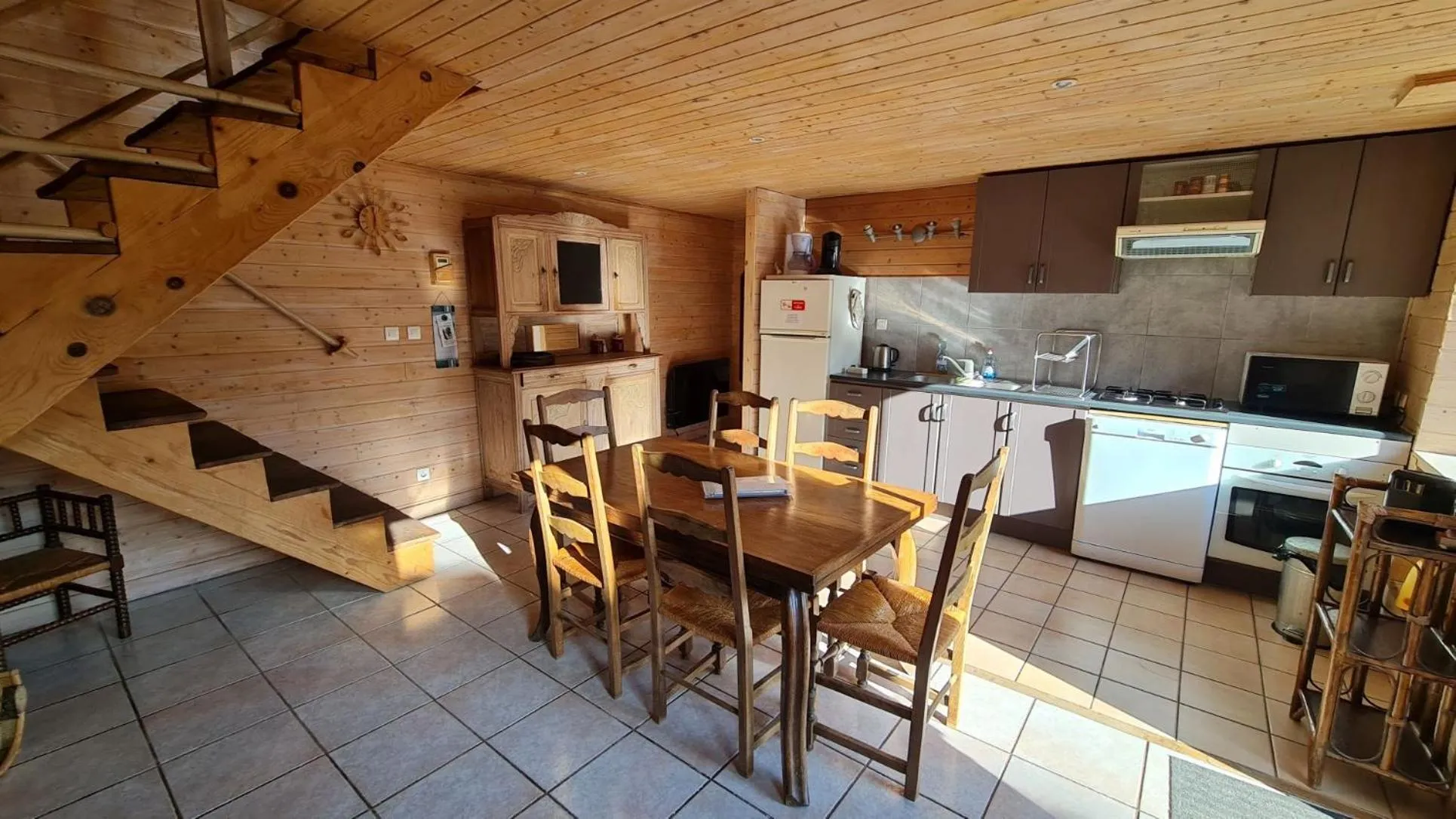 Kitchen or kitchenette in Chambres d'Hôtes Le Plessis à Broye