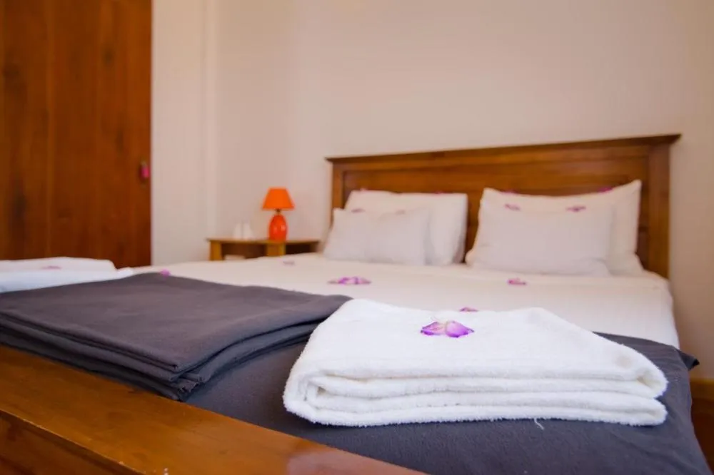 Bed in Clove Garden Kandy