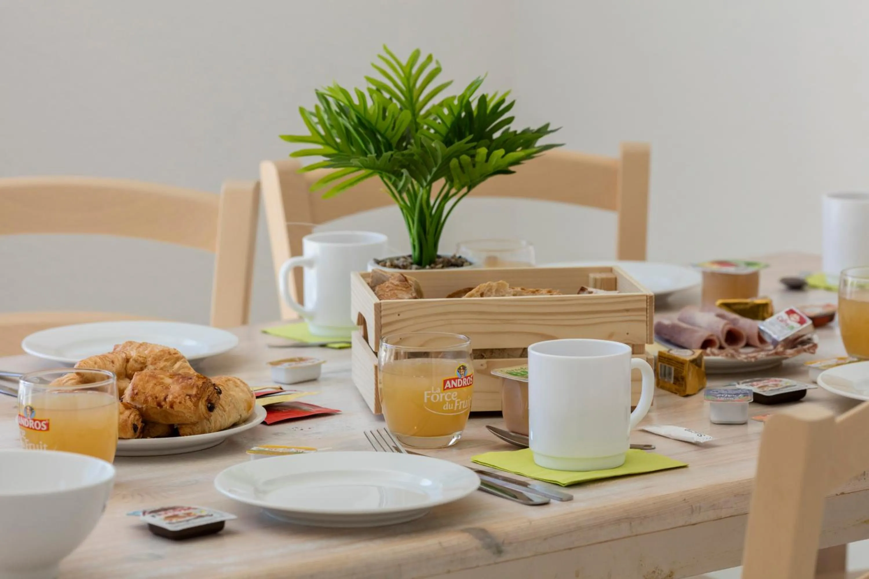 Breakfast in Garden & City Six-Fours-les-Plages