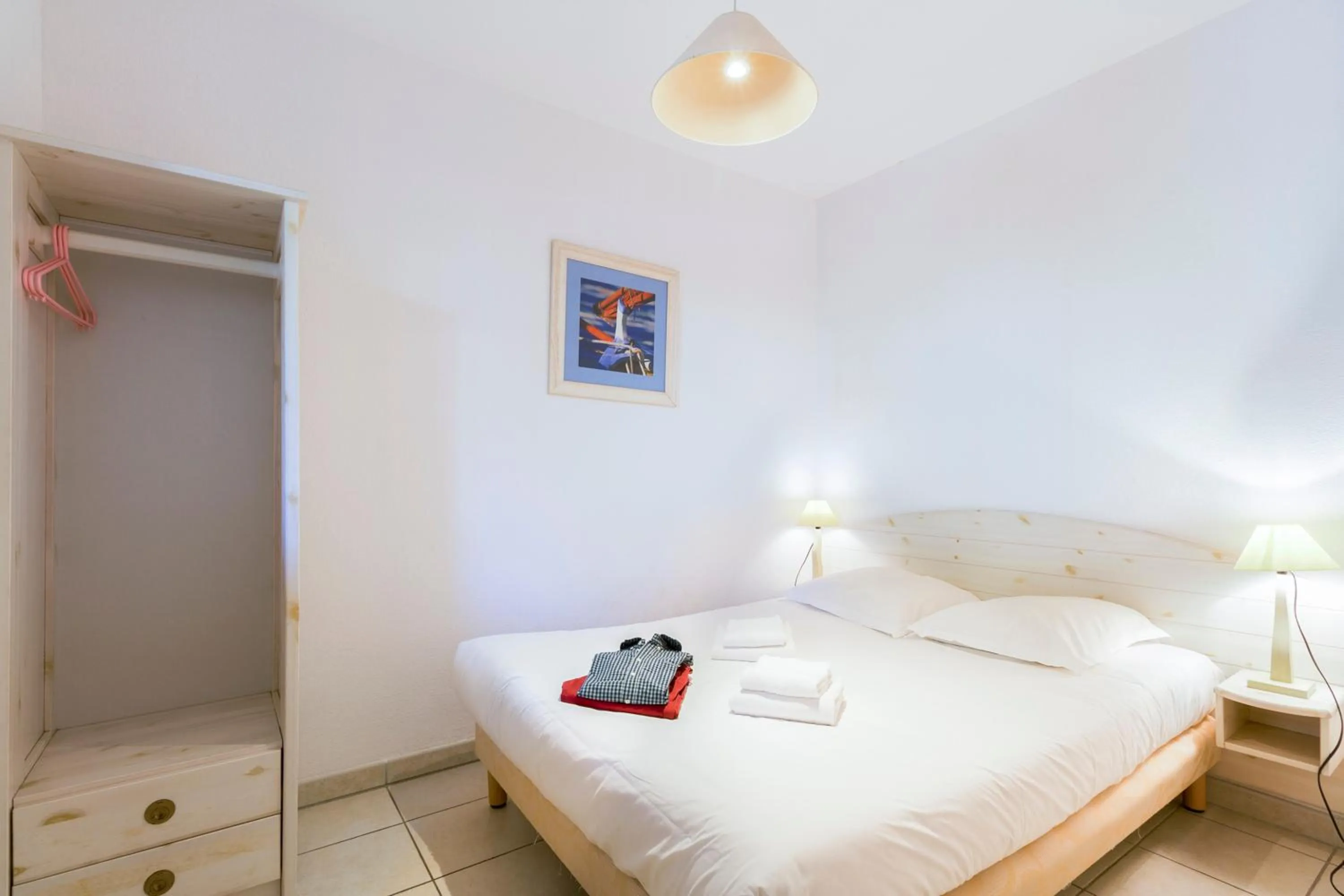Bedroom, Bed in Garden & City Six-Fours-les-Plages