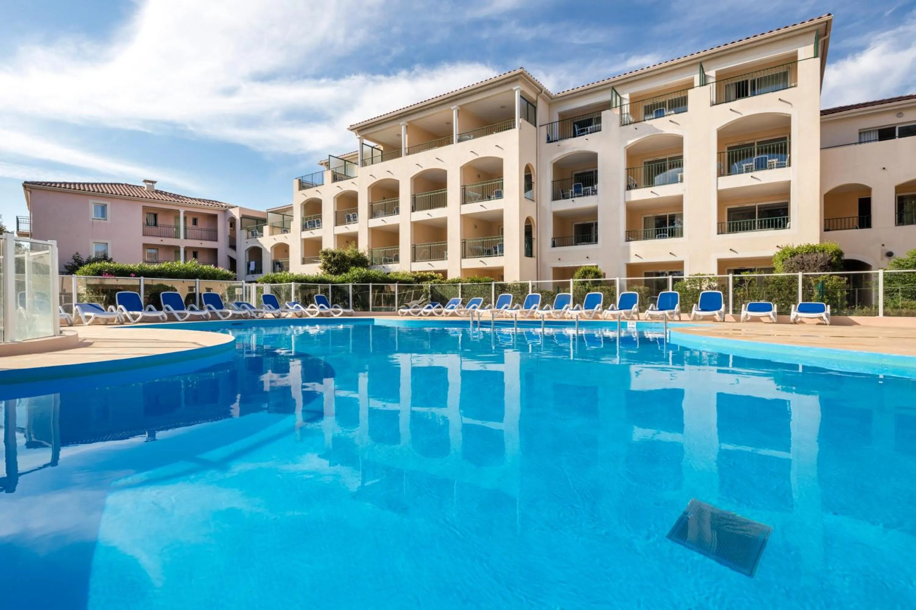 Swimming pool in Garden & City Six-Fours-les-Plages