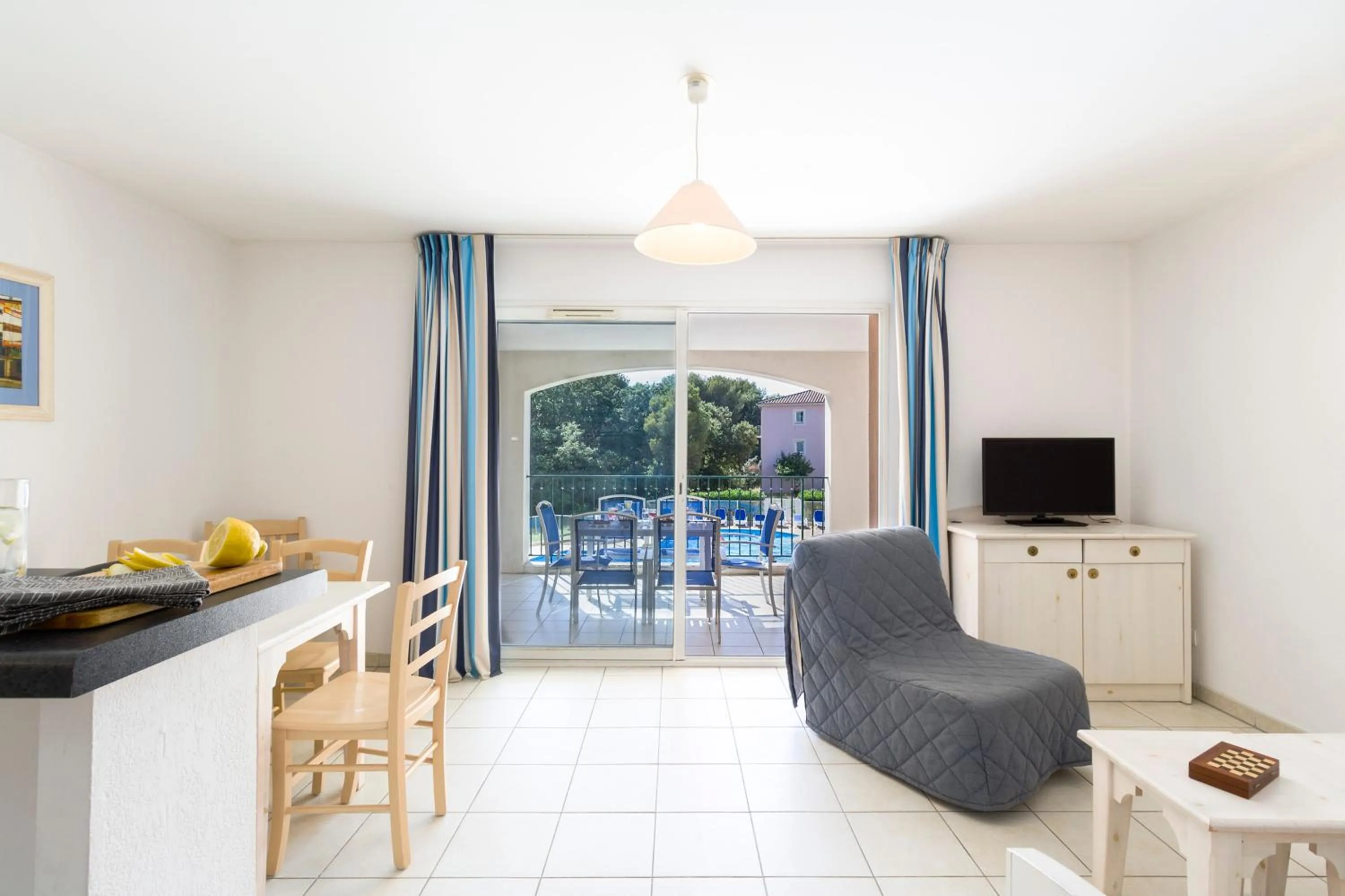 Living room in Garden & City Six-Fours-les-Plages