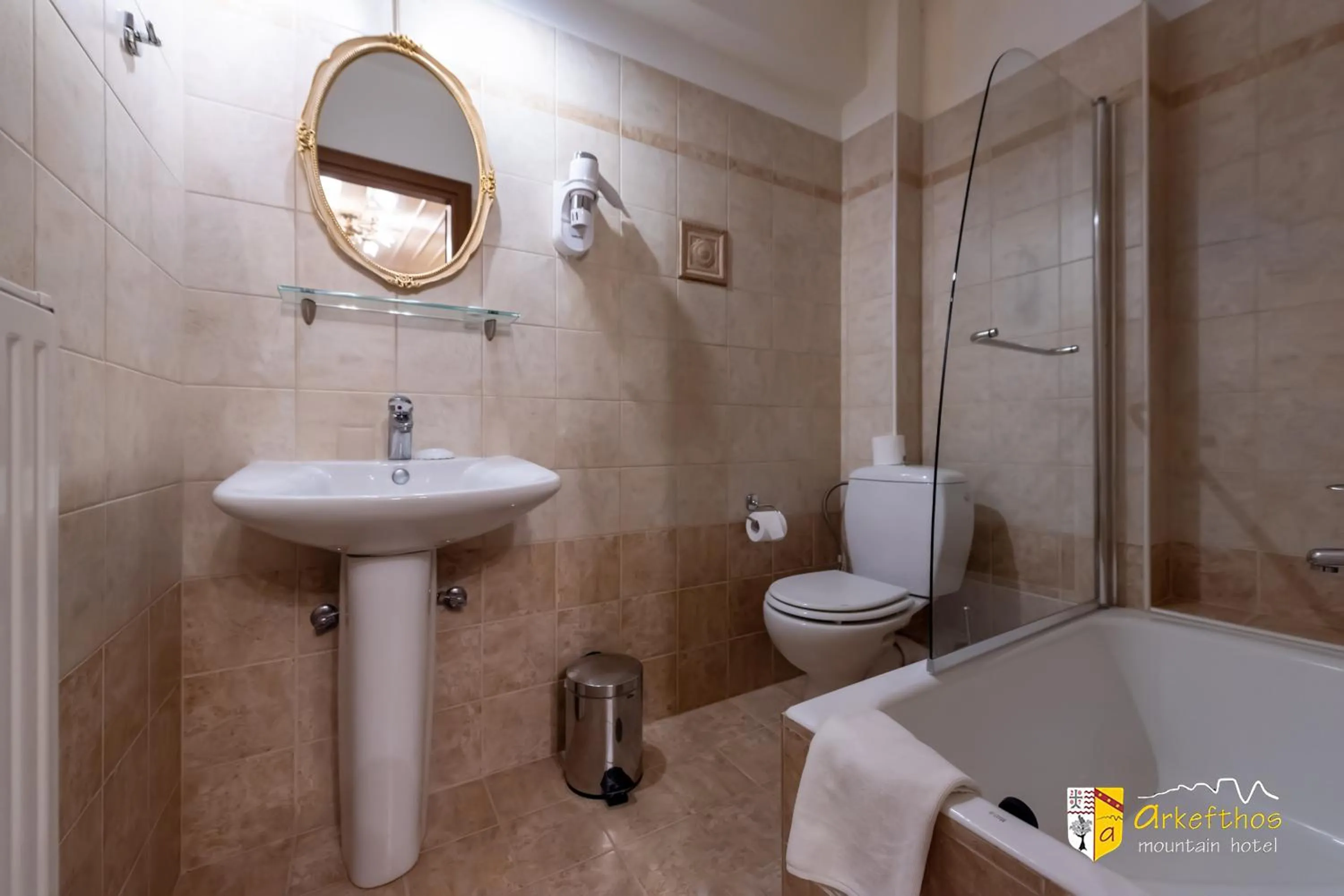 Bathroom in Arkefthos Mountain Hotel