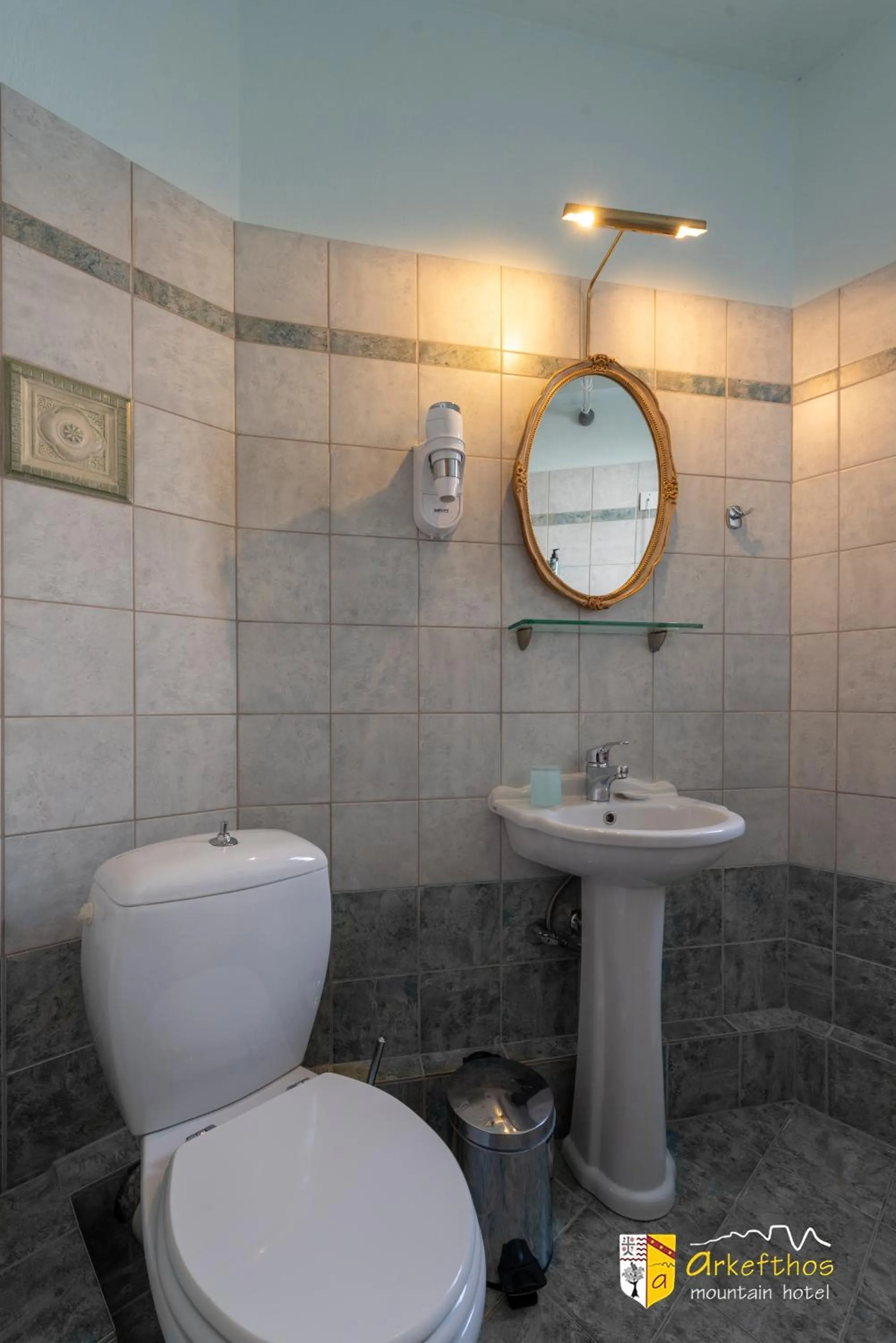 Bathroom in Arkefthos Mountain Hotel