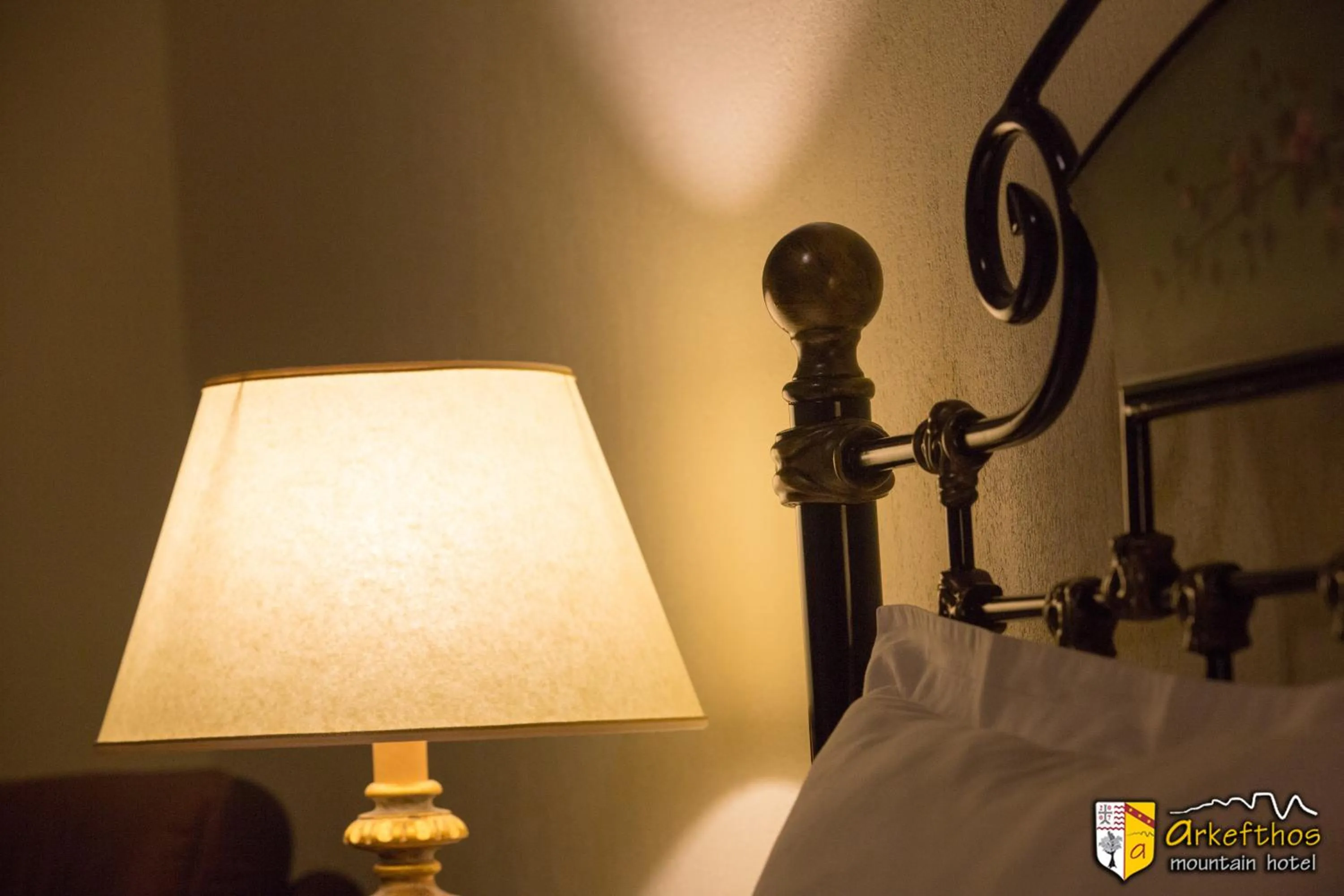 Bed in Arkefthos Mountain Hotel