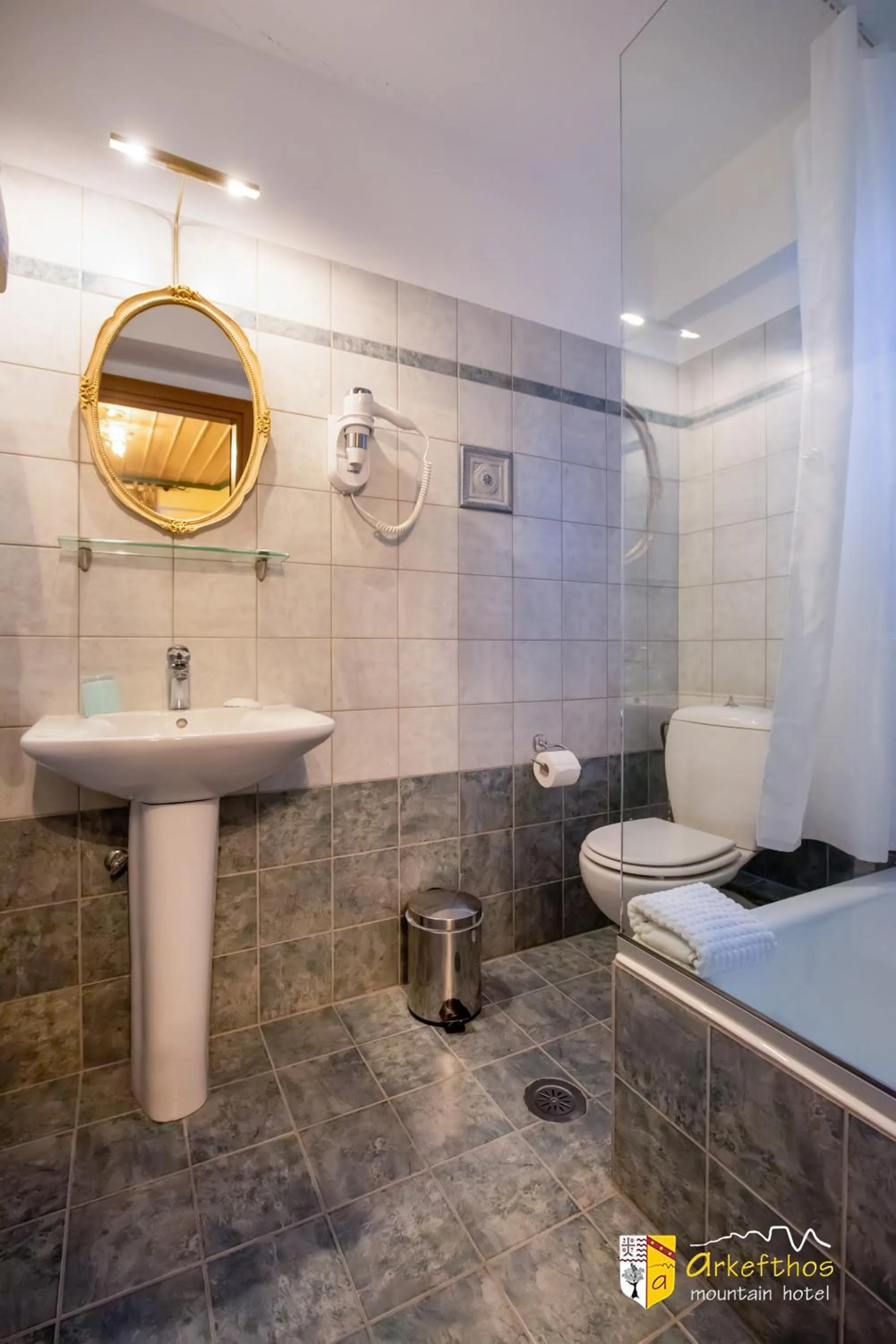 Bathroom in Arkefthos Mountain Hotel