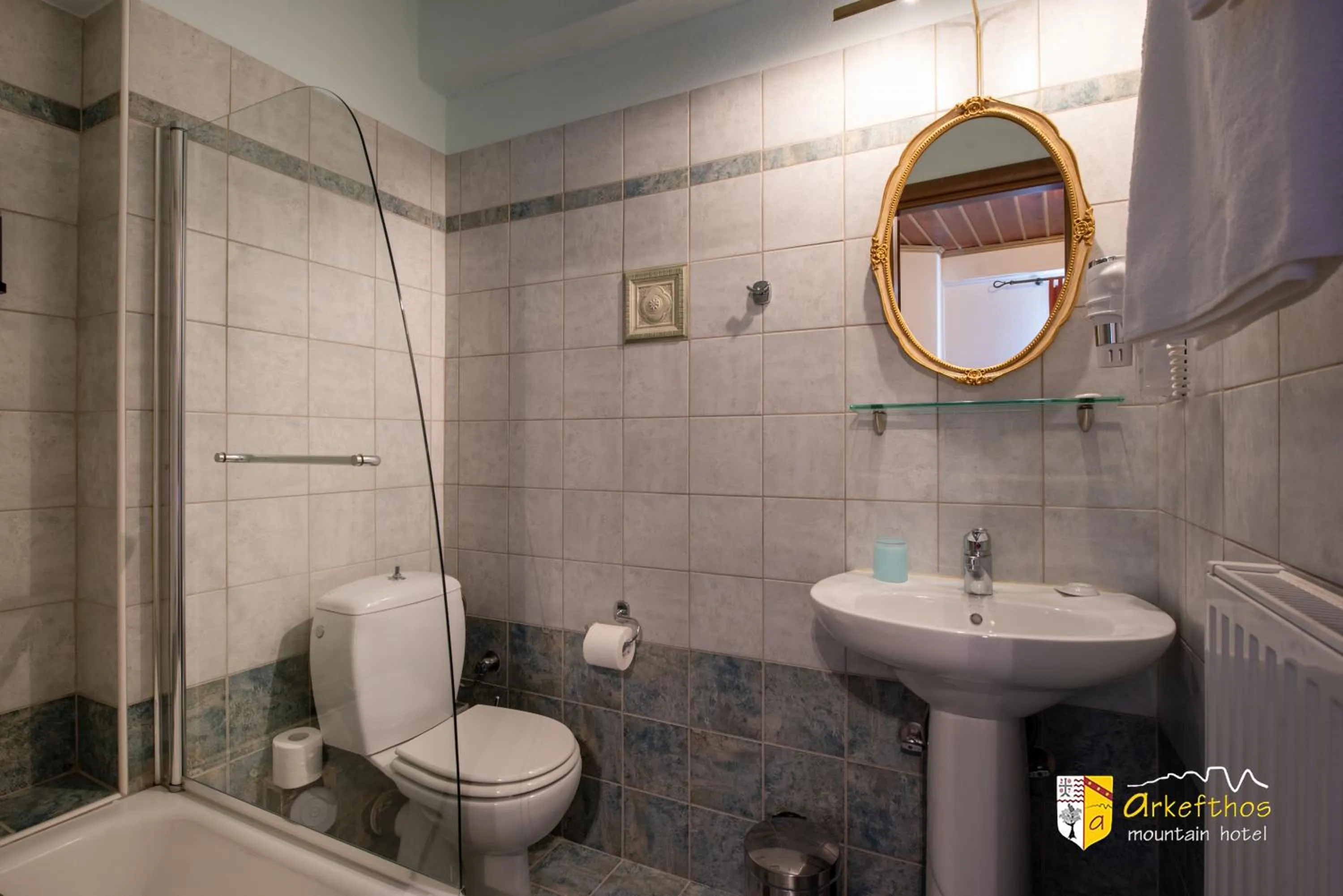 Bathroom in Arkefthos Mountain Hotel