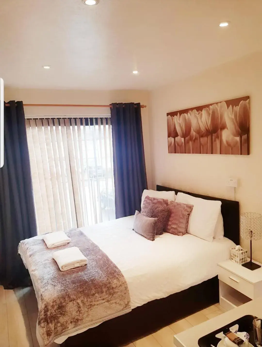 Double or Twin Room with Shared Bathroom in The 55 Double or Twin Room with Shared Bathroom in The 55