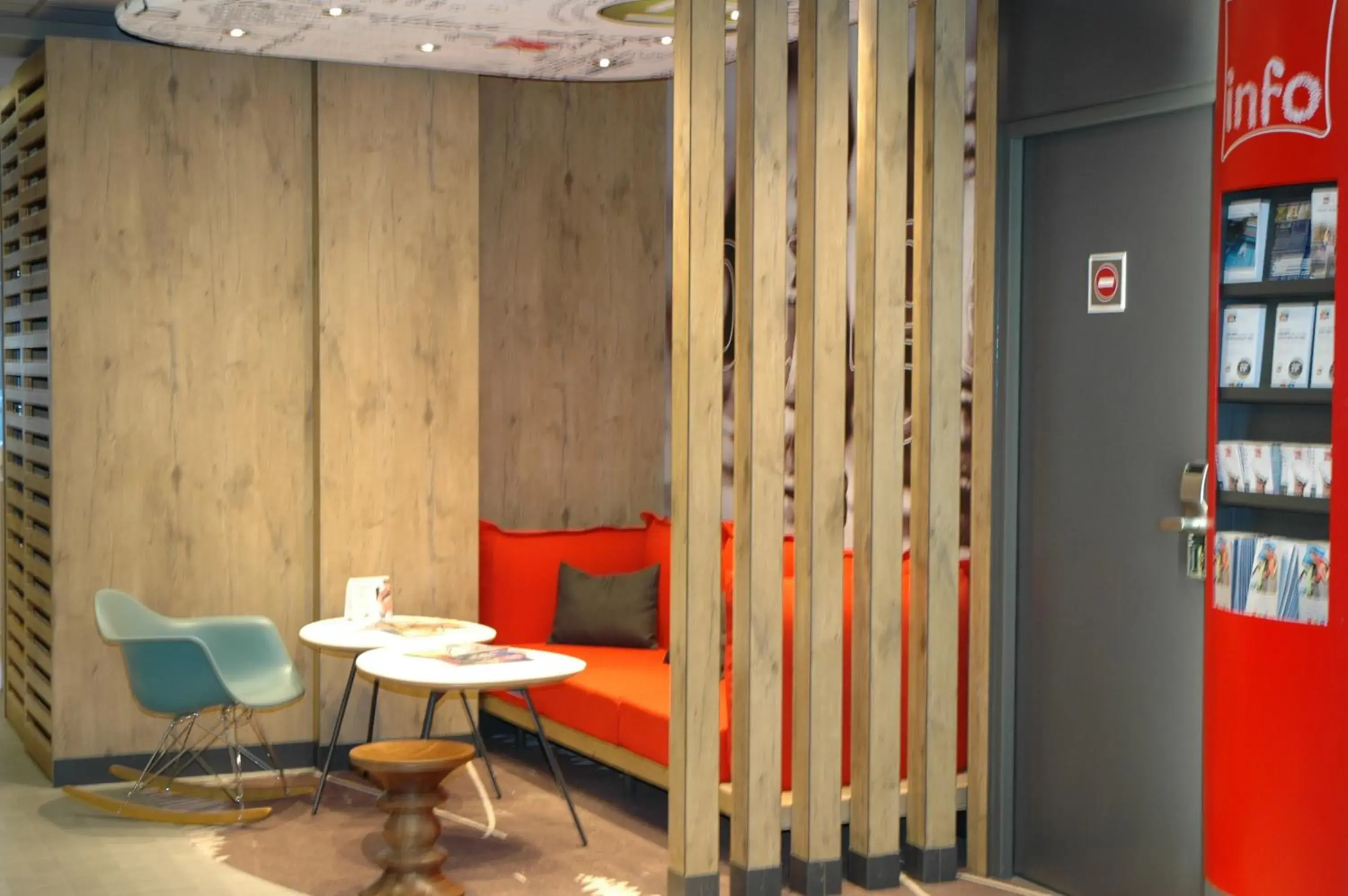 Lobby or reception in ibis Levallois Perret Lobby or reception in ibis Levallois Perret