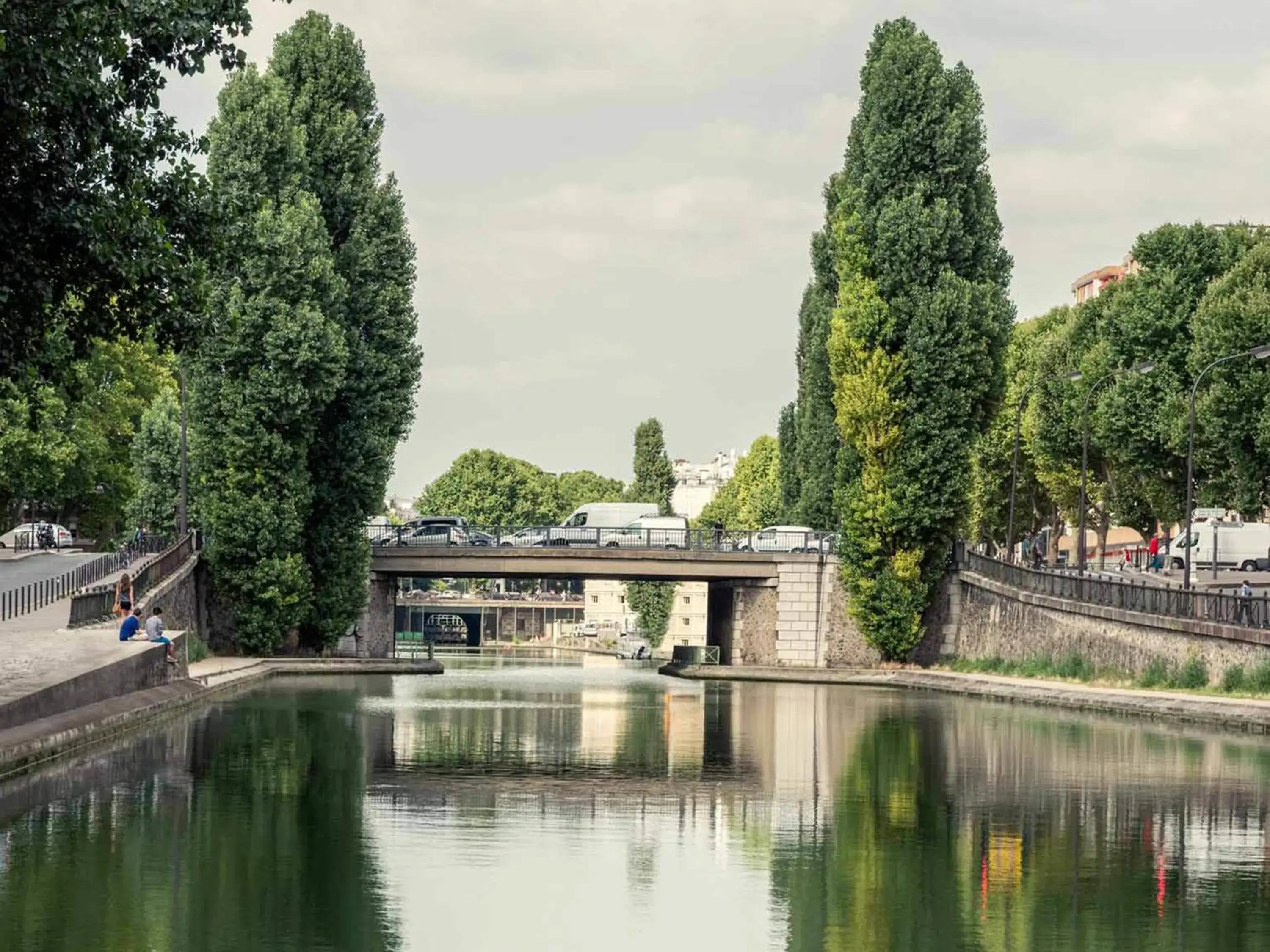 Lounge or bar in ibis Levallois Perret Lounge or bar in ibis Levallois Perret