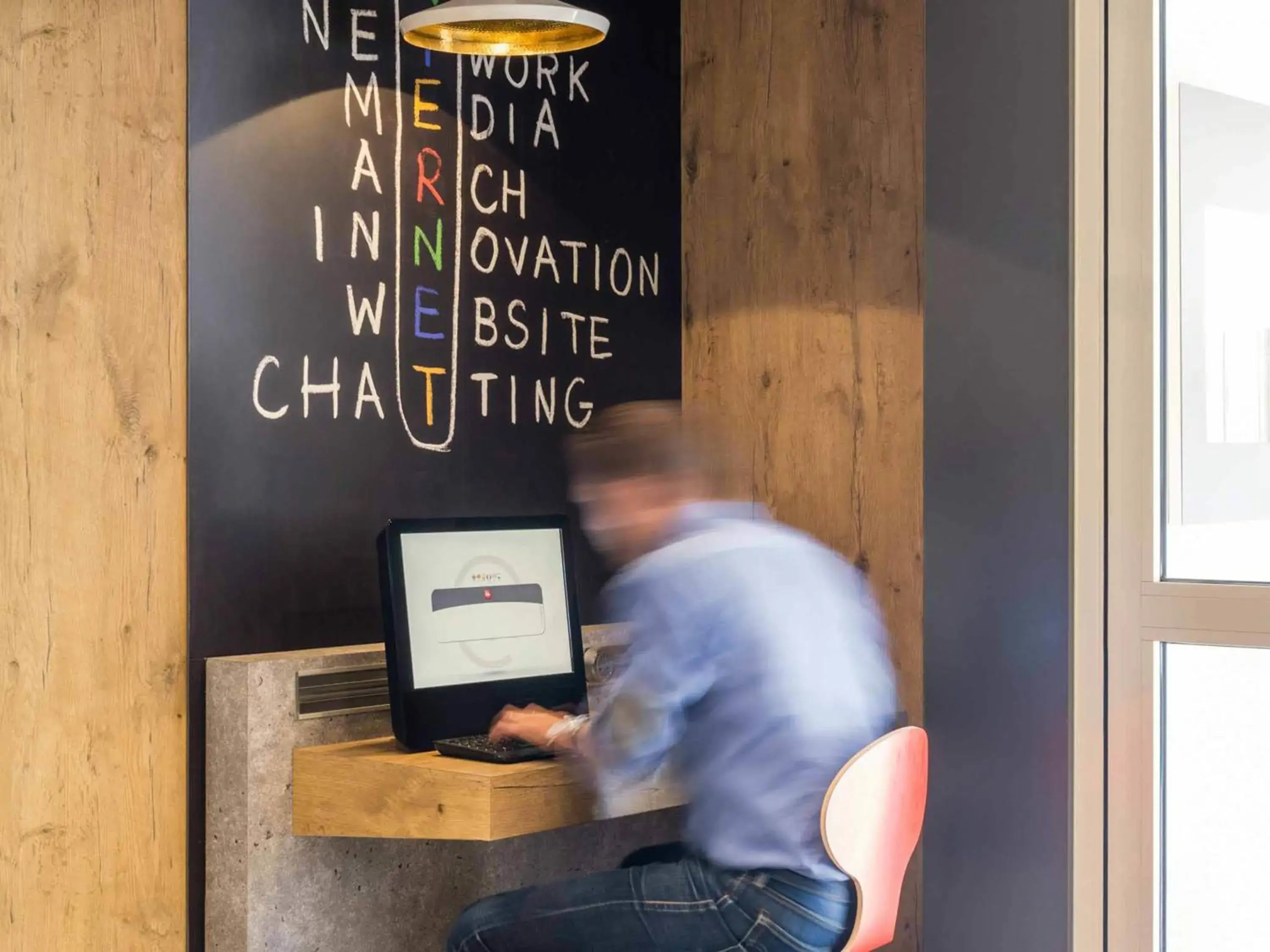 Lounge or bar in ibis Levallois Perret Lounge or bar in ibis Levallois Perret