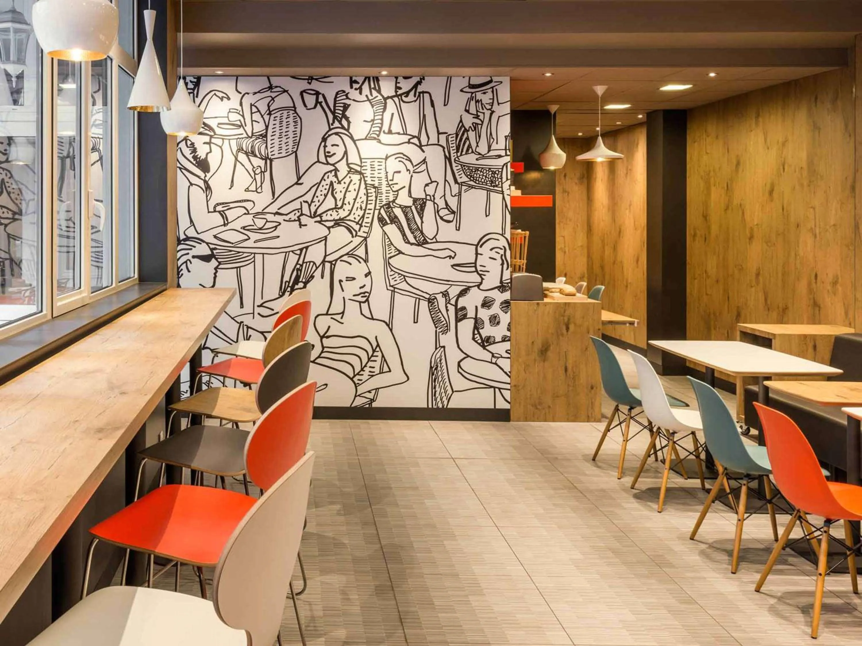 Restaurant/places to eat in ibis Levallois Perret