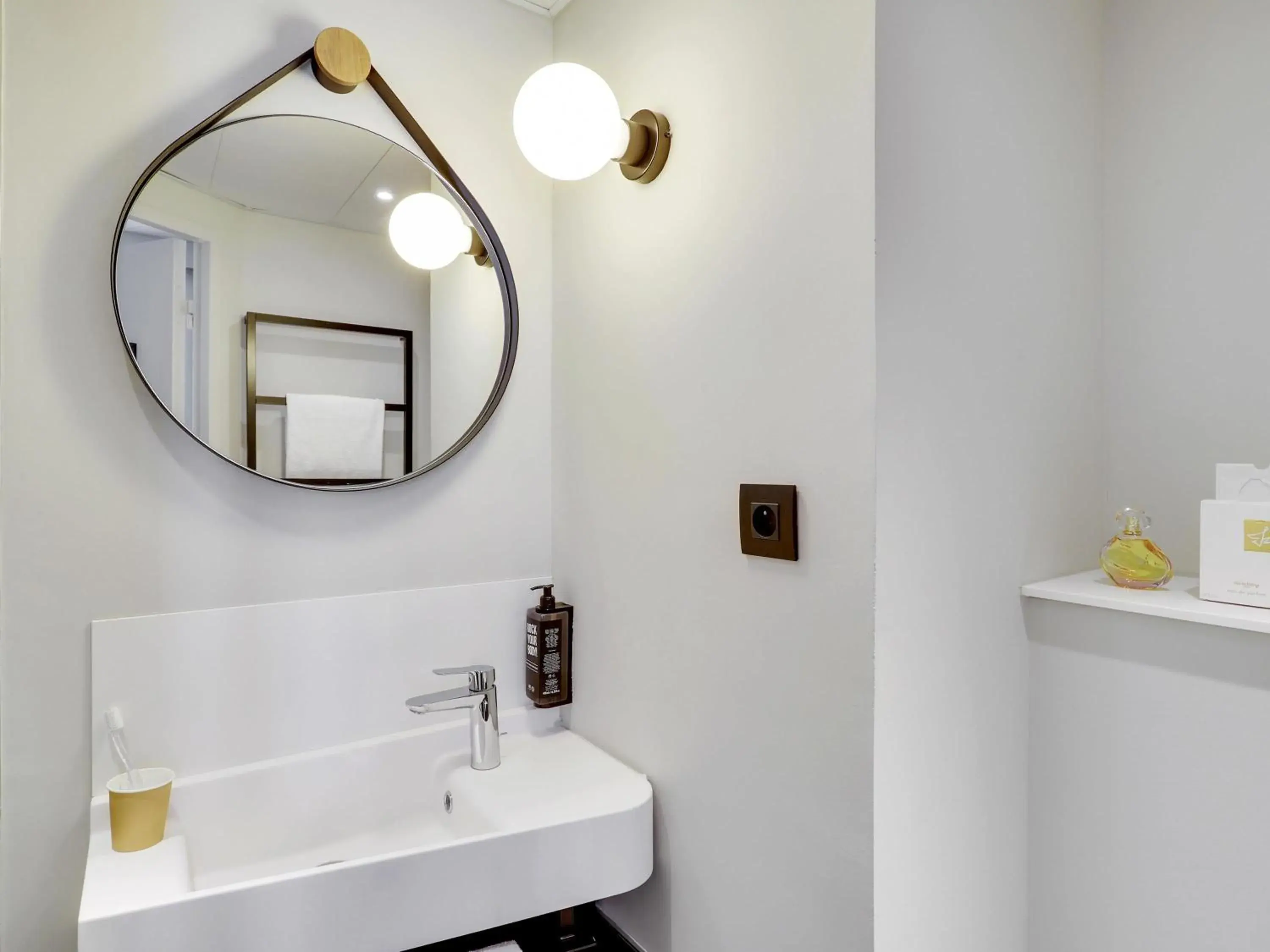 Bedroom in ibis Levallois Perret Bedroom in ibis Levallois Perret