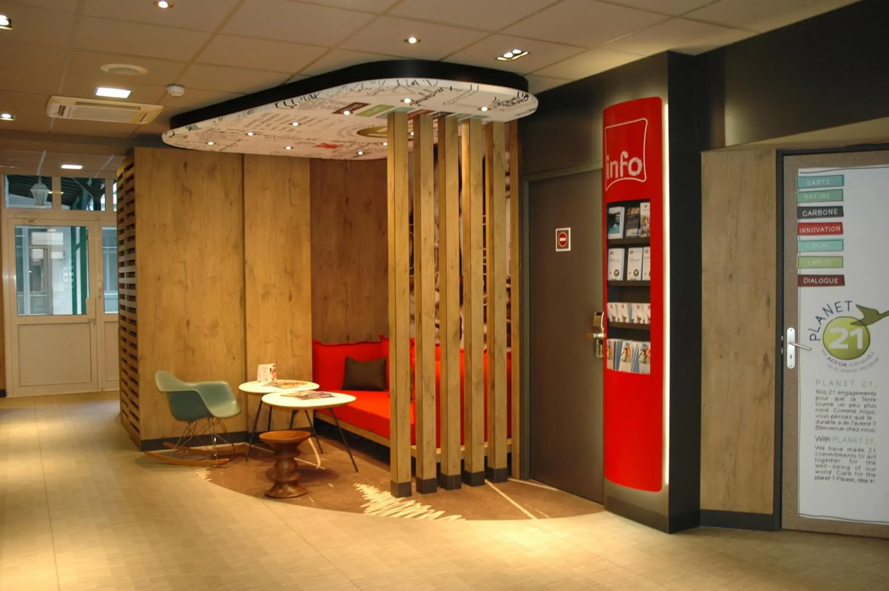 Lobby or reception in ibis Levallois Perret Lobby or reception in ibis Levallois Perret