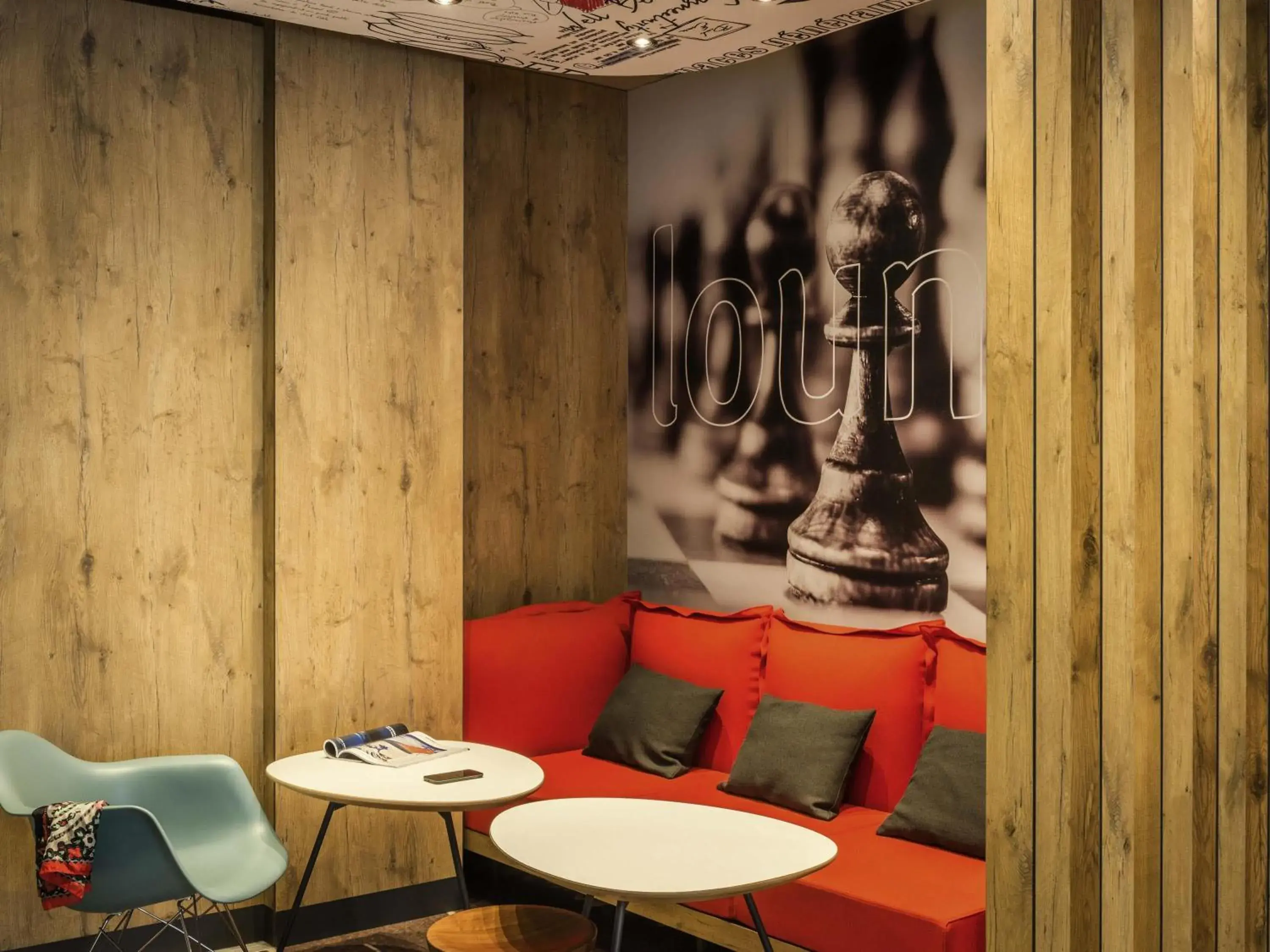 Lounge or bar in ibis Levallois Perret Lounge or bar in ibis Levallois Perret