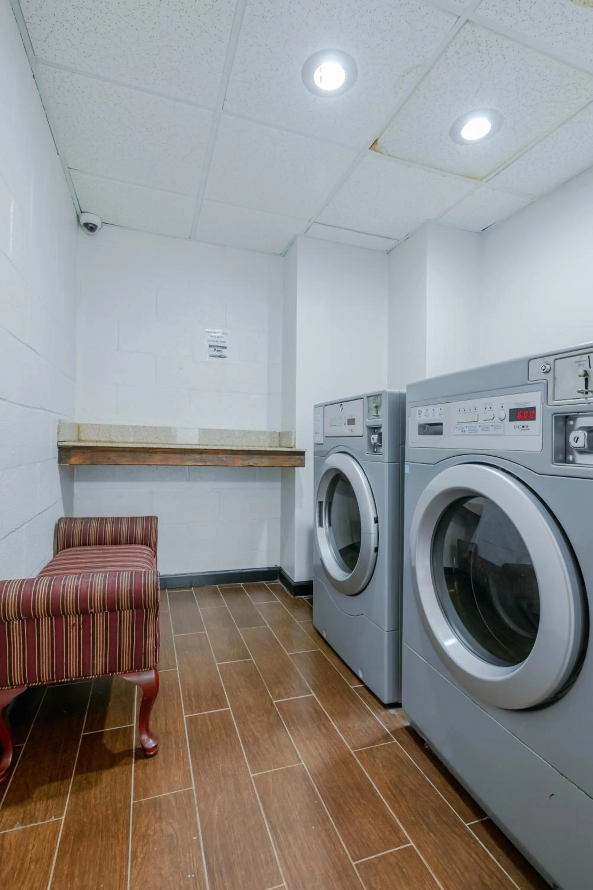 washing machine in Quality Inn Olive Branch - Memphis South