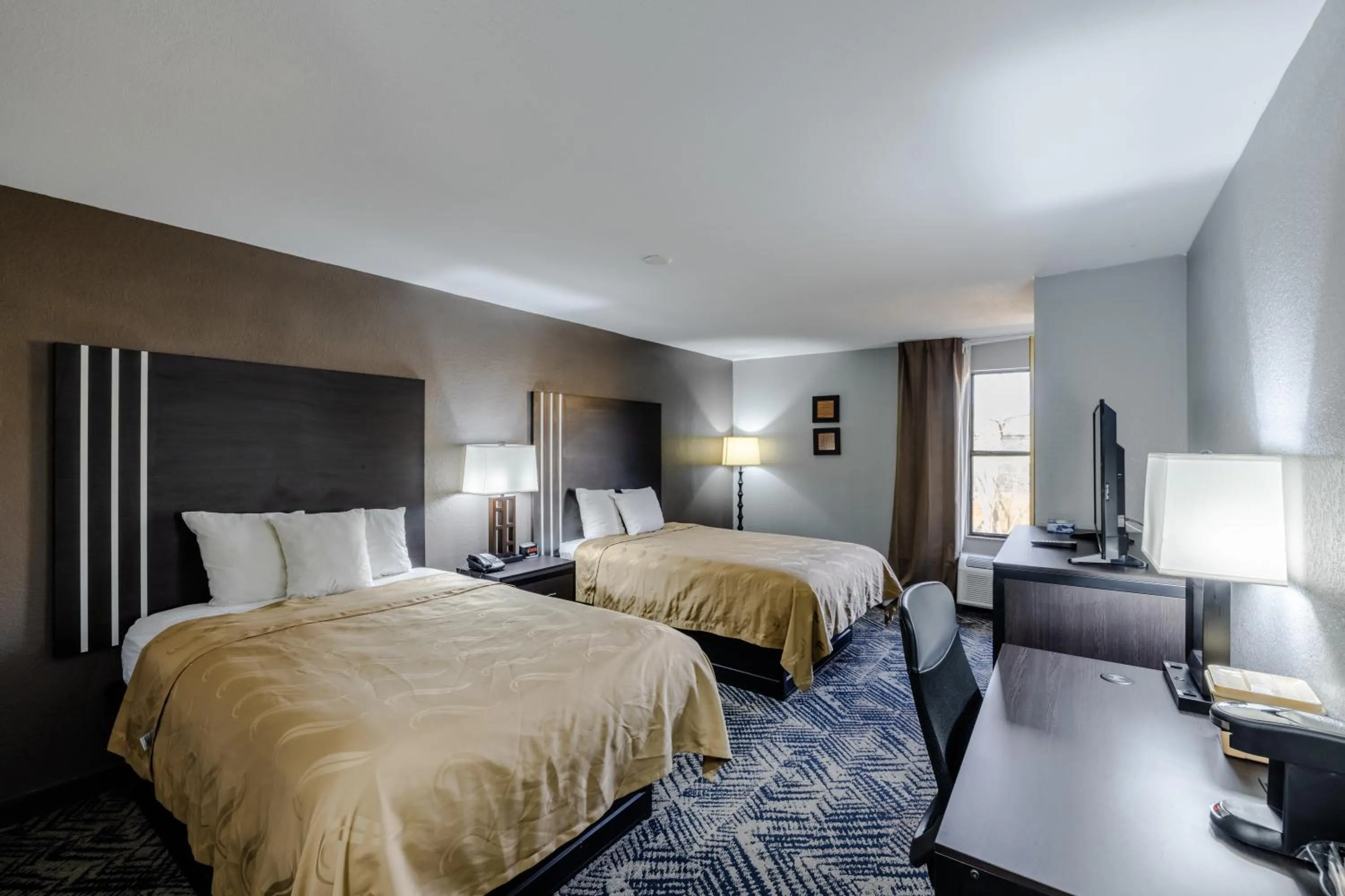 Bed in Quality Inn Olive Branch - Memphis South