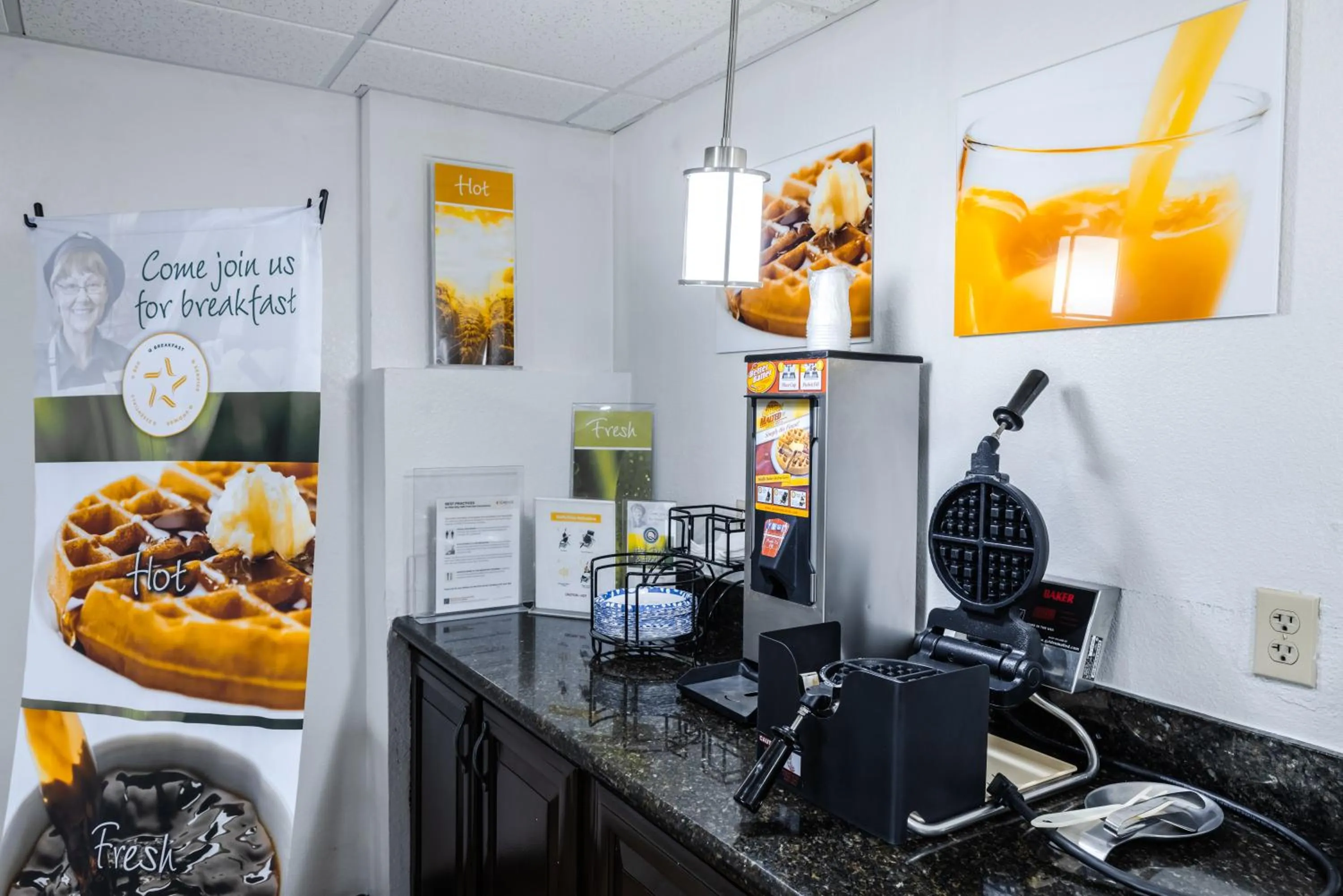 Continental breakfast in Quality Inn Olive Branch - Memphis South