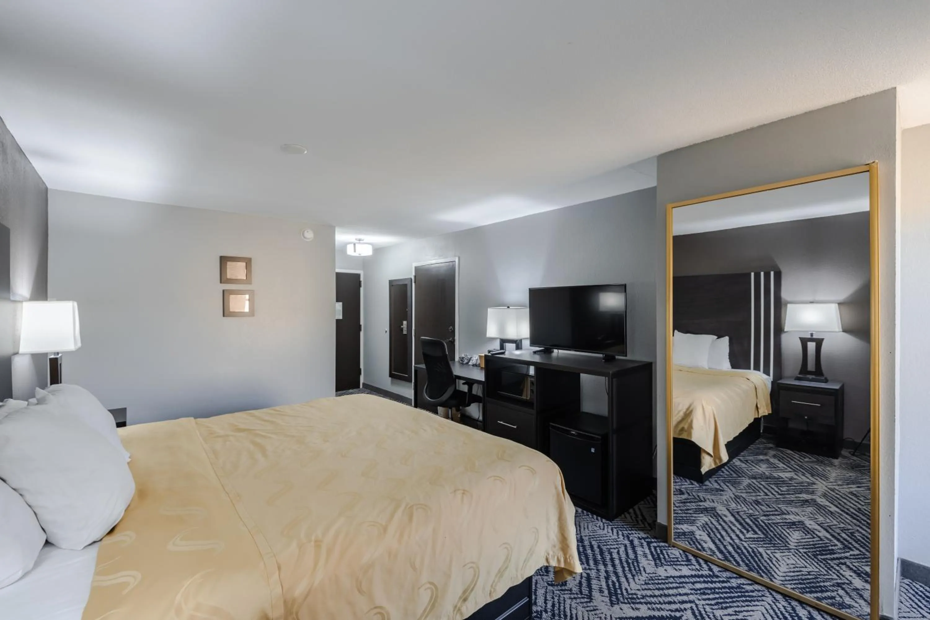 Bed in Quality Inn Olive Branch - Memphis South