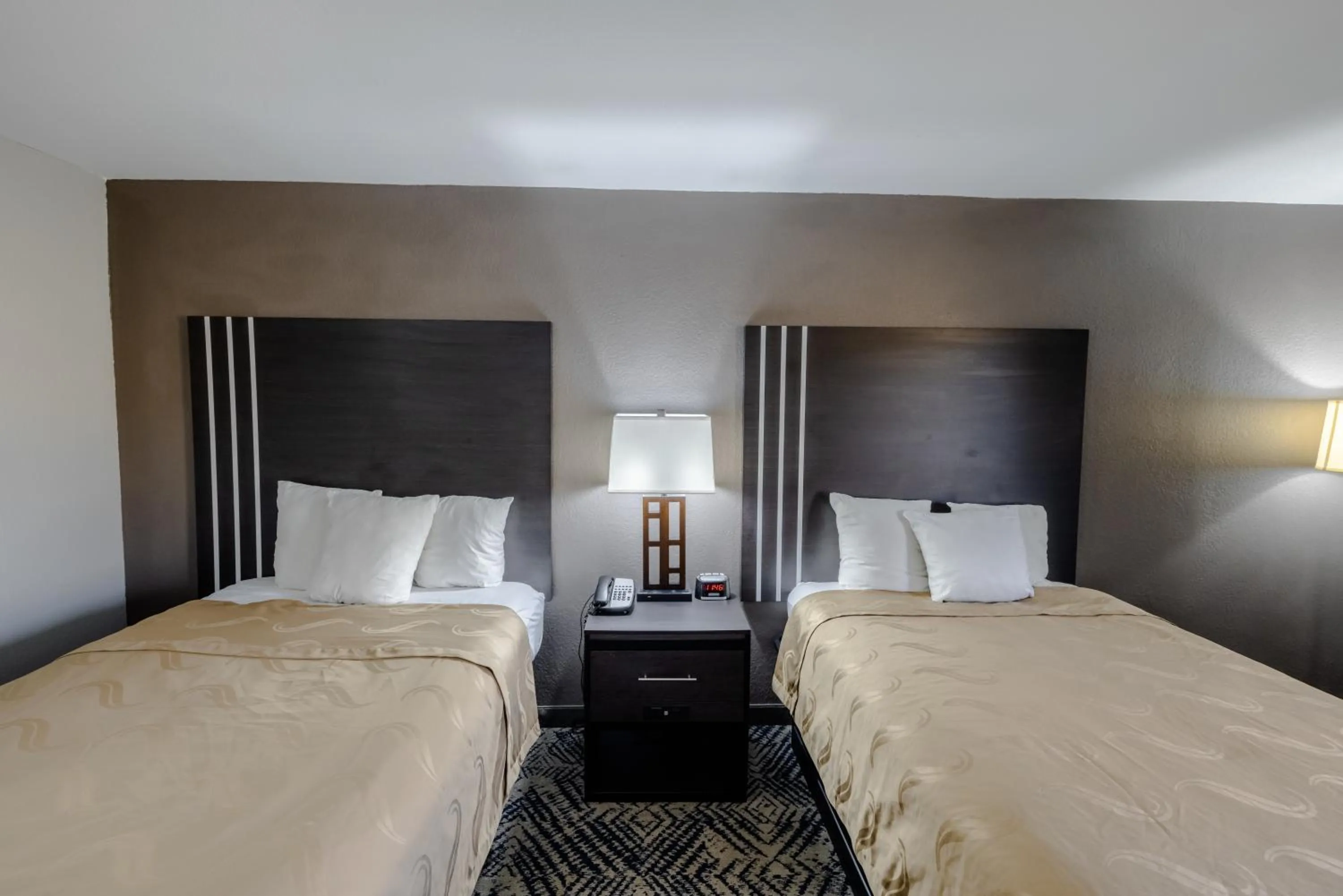 Bed in Quality Inn Olive Branch - Memphis South