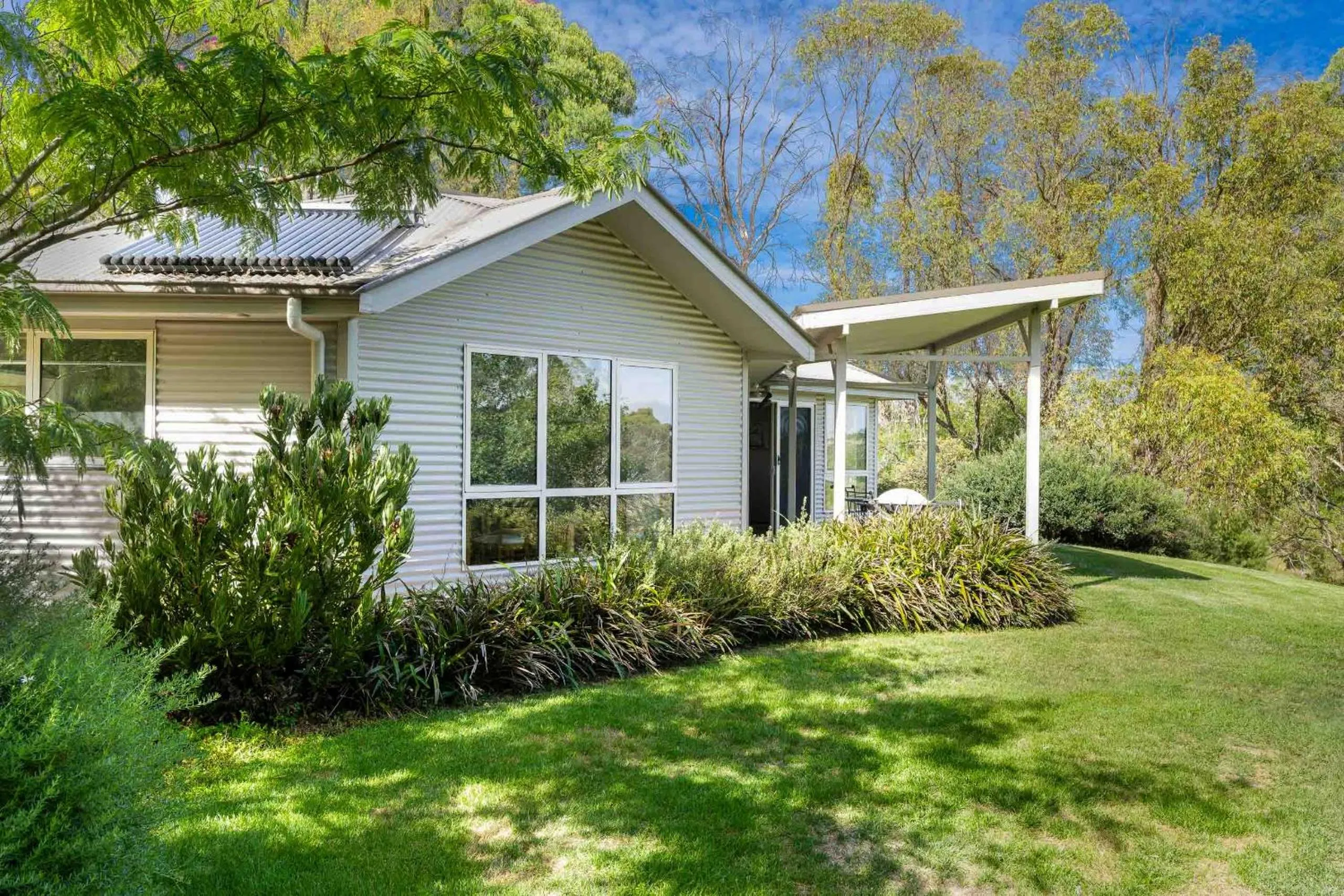 BBQ facilities in Lakeview Luxury Retreat