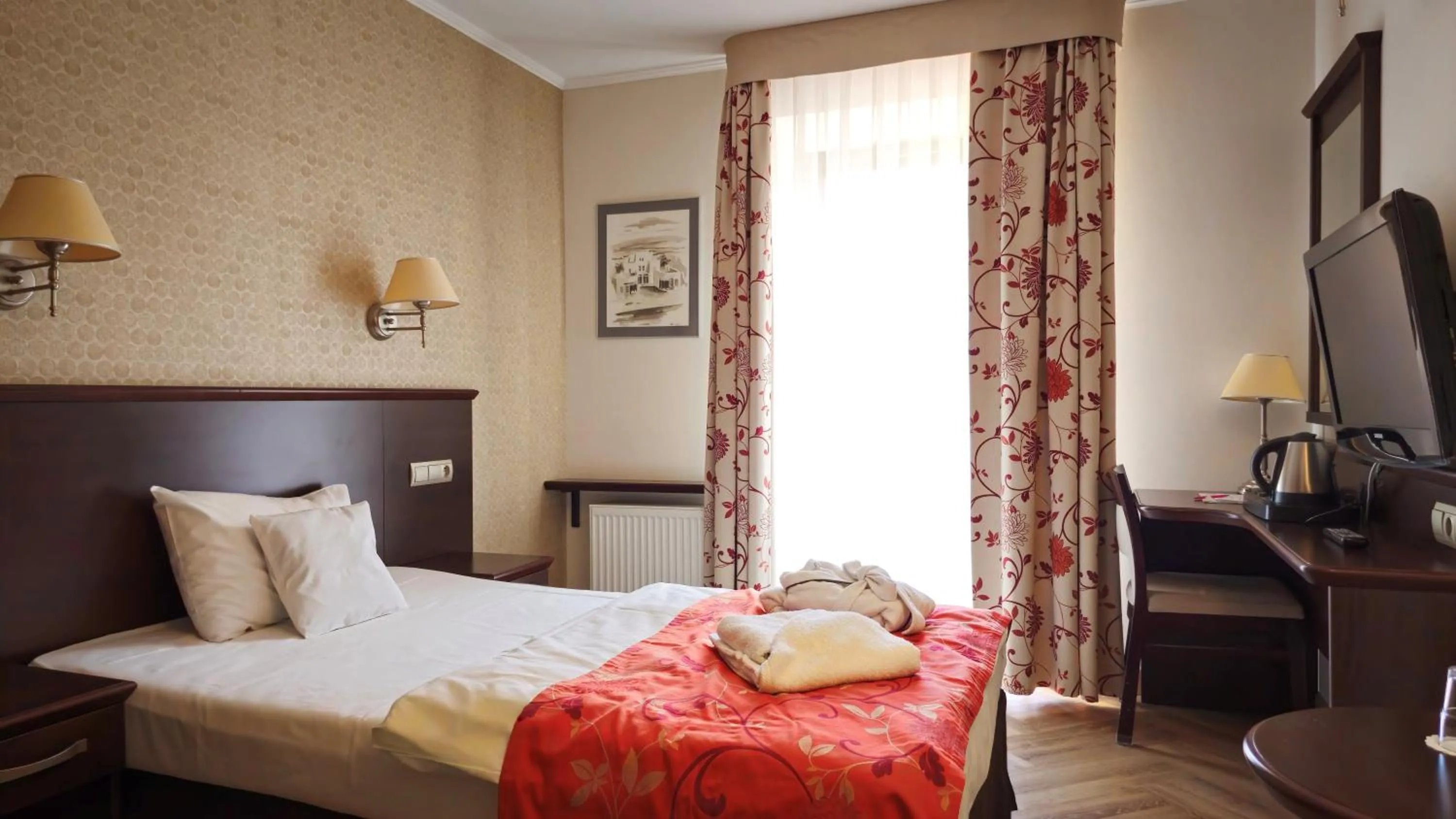Photo of the whole room, Bed in Malinowy Dwór Hotel Medical SPA