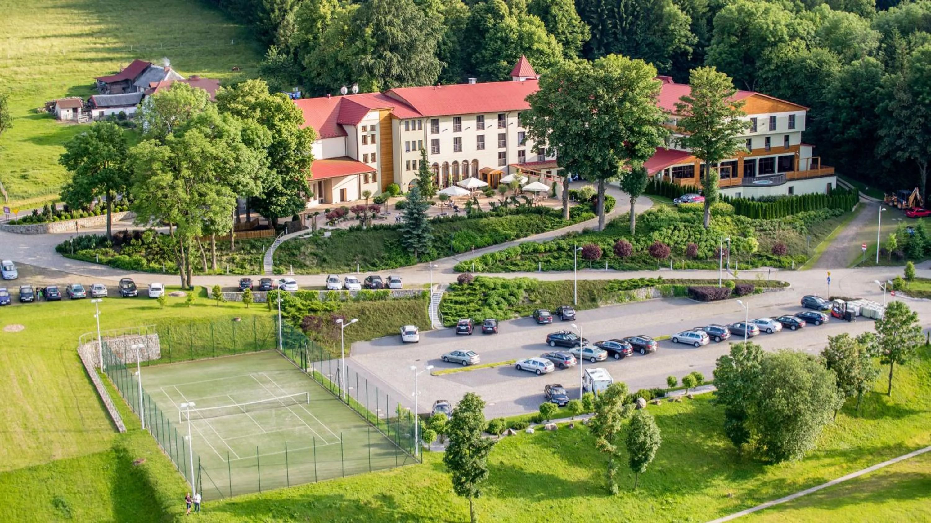Property building in Malinowy Dwór Hotel Medical SPA