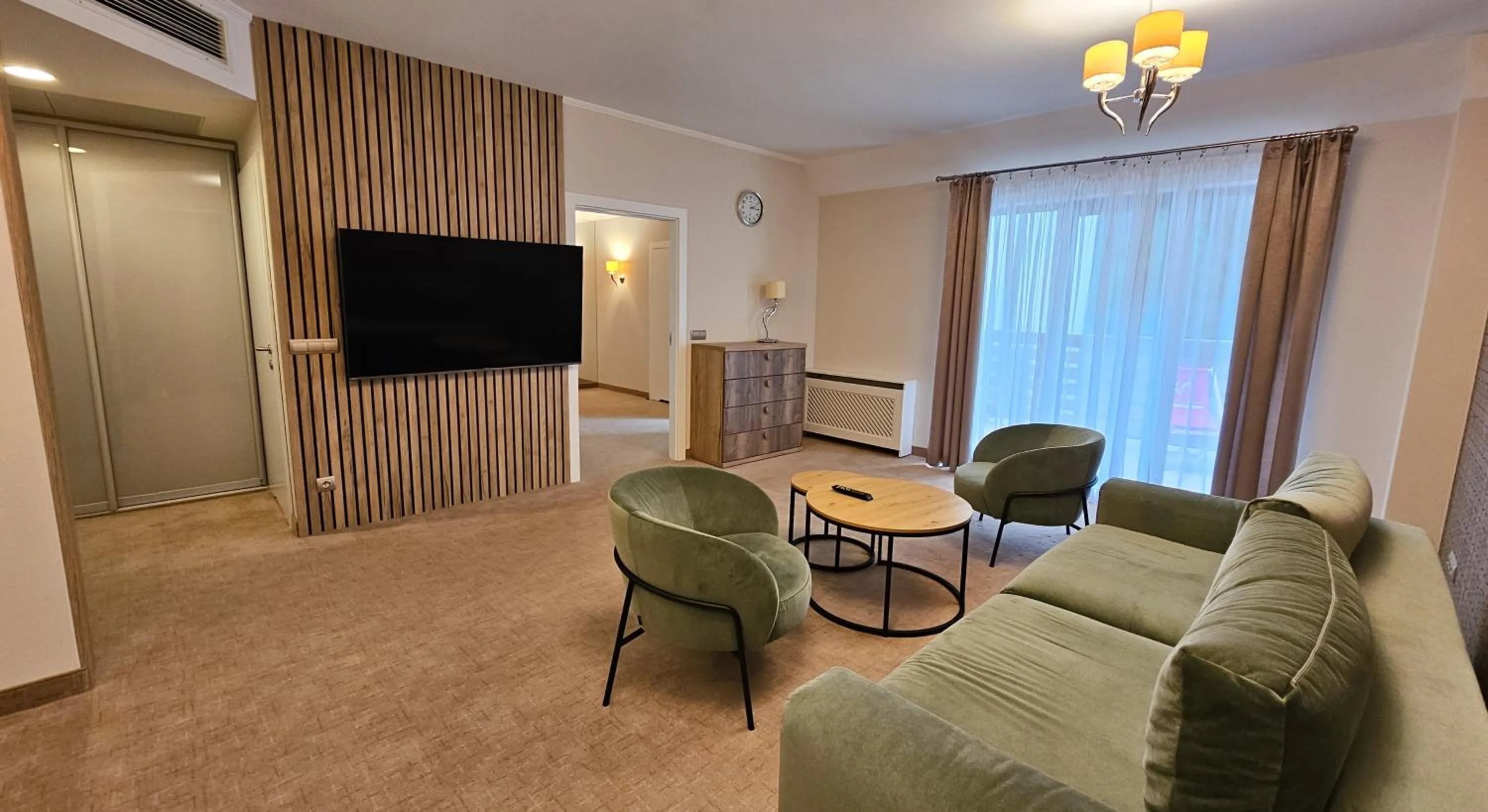 Communal lounge/ TV room in Malinowy Dwór Hotel Medical SPA
