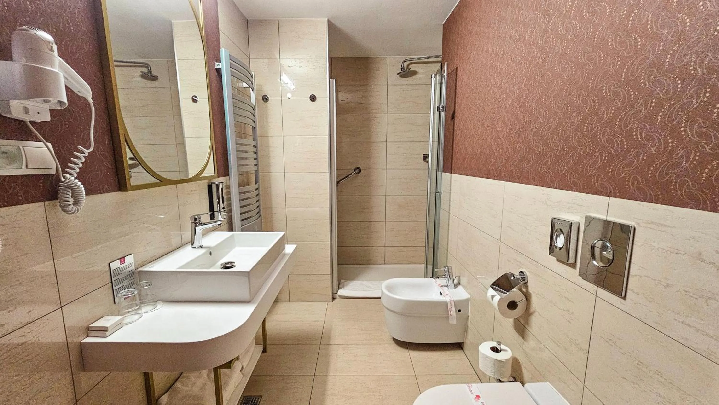 Shower in Malinowy Dwór Hotel Medical SPA