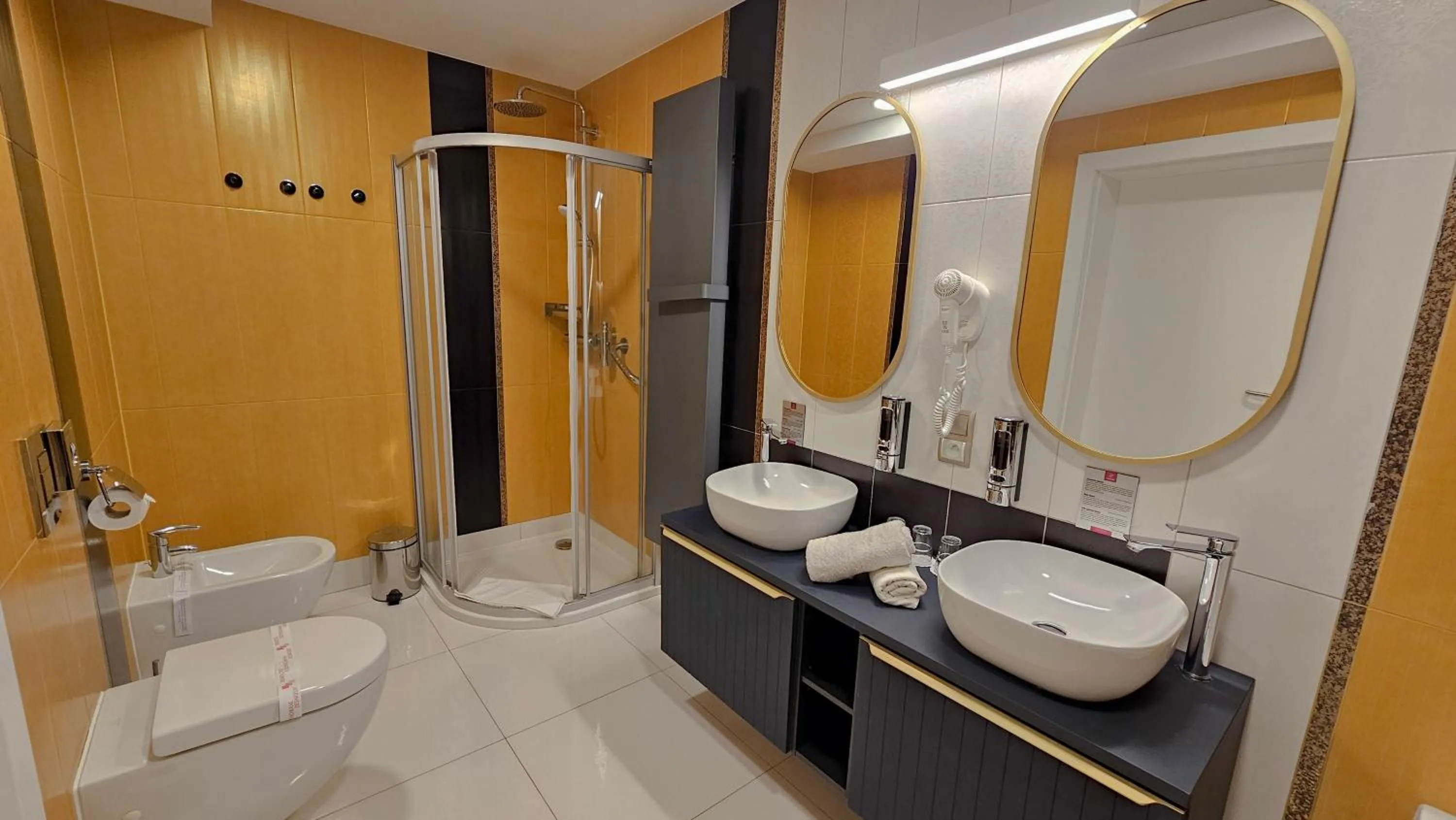 Shower in Malinowy Dwór Hotel Medical SPA
