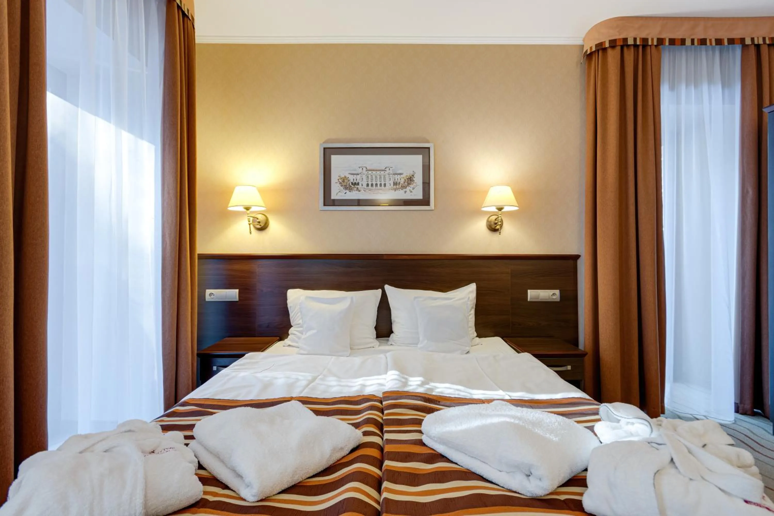 Balcony/Terrace, Bed in Malinowy Dwór Hotel Medical SPA
